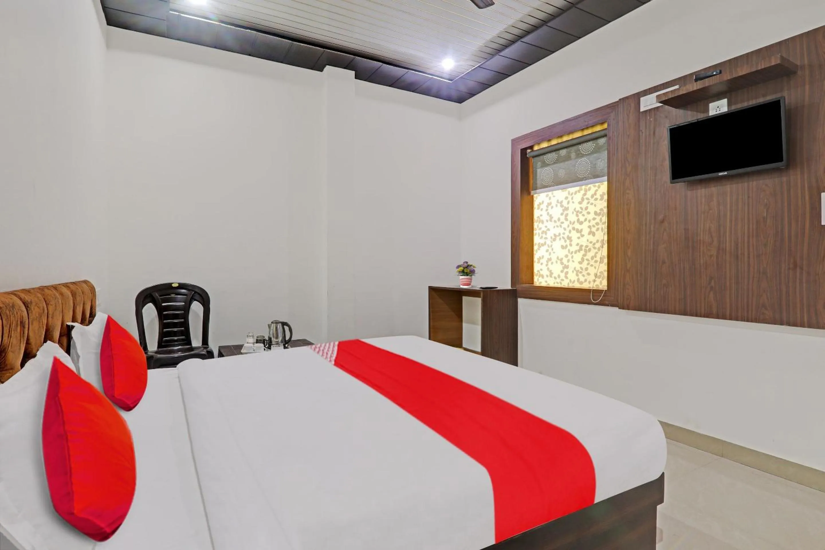 Bedroom in Hotel O R V Inn