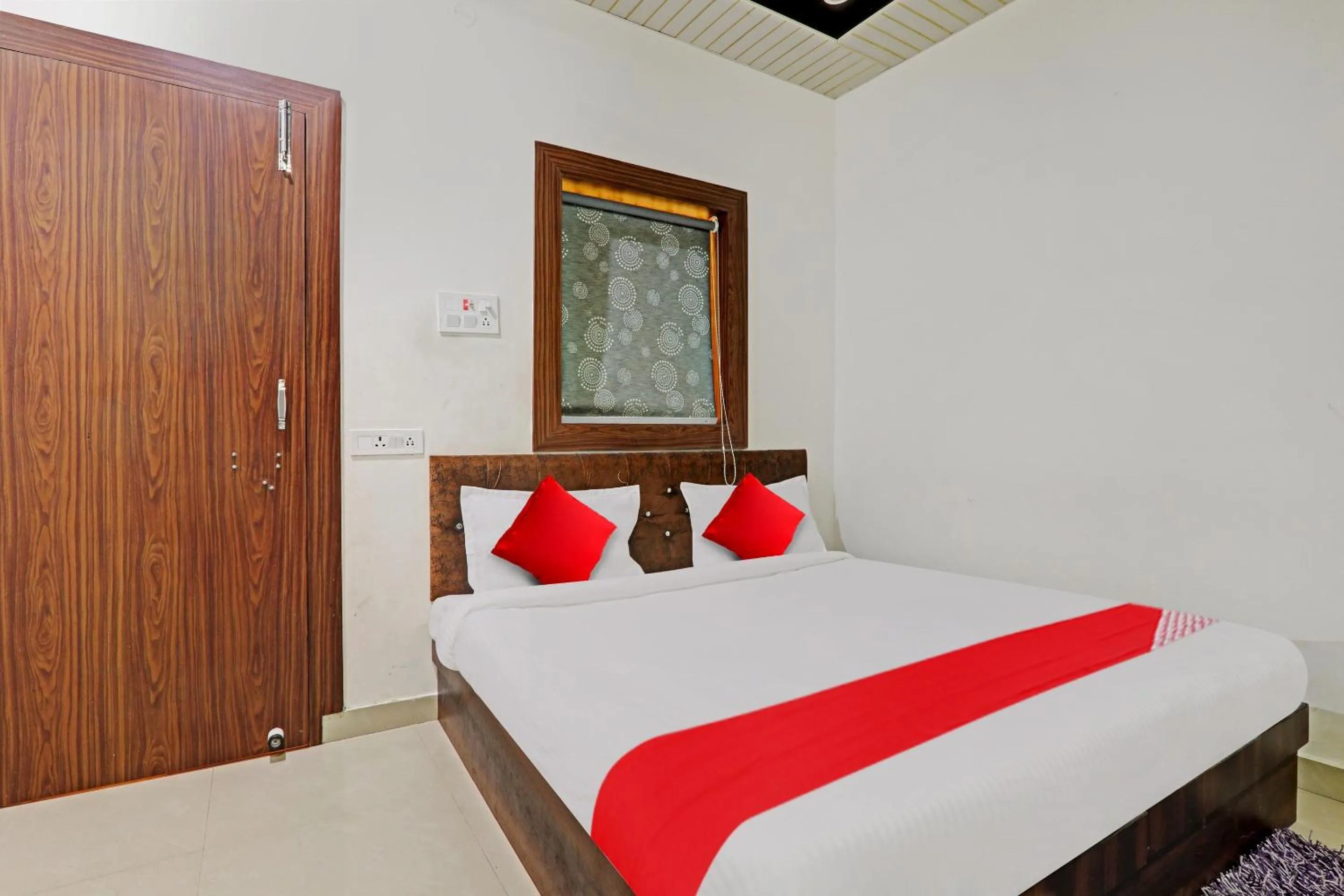 Bedroom in Hotel O R V Inn