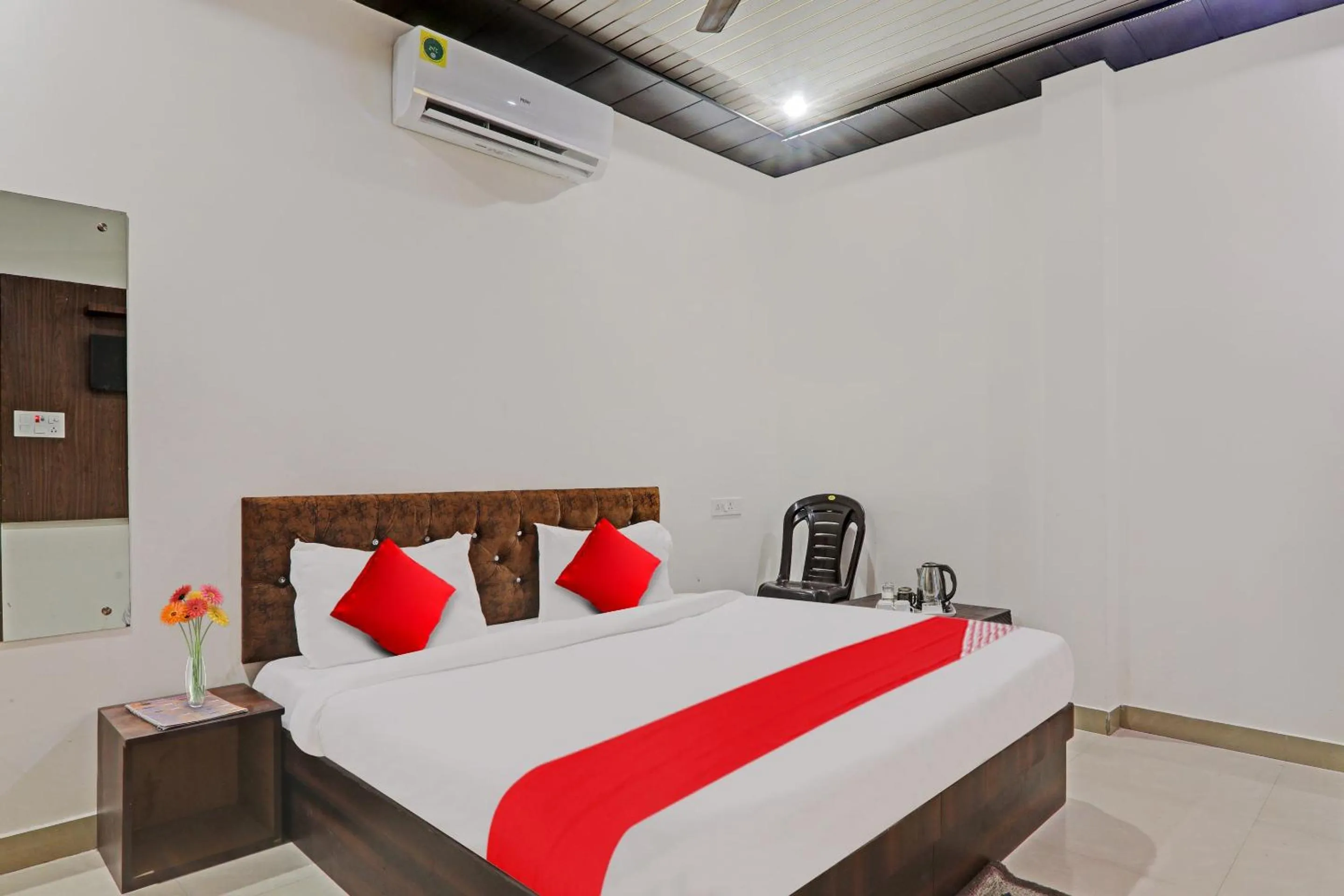 Bedroom in Hotel O R V Inn