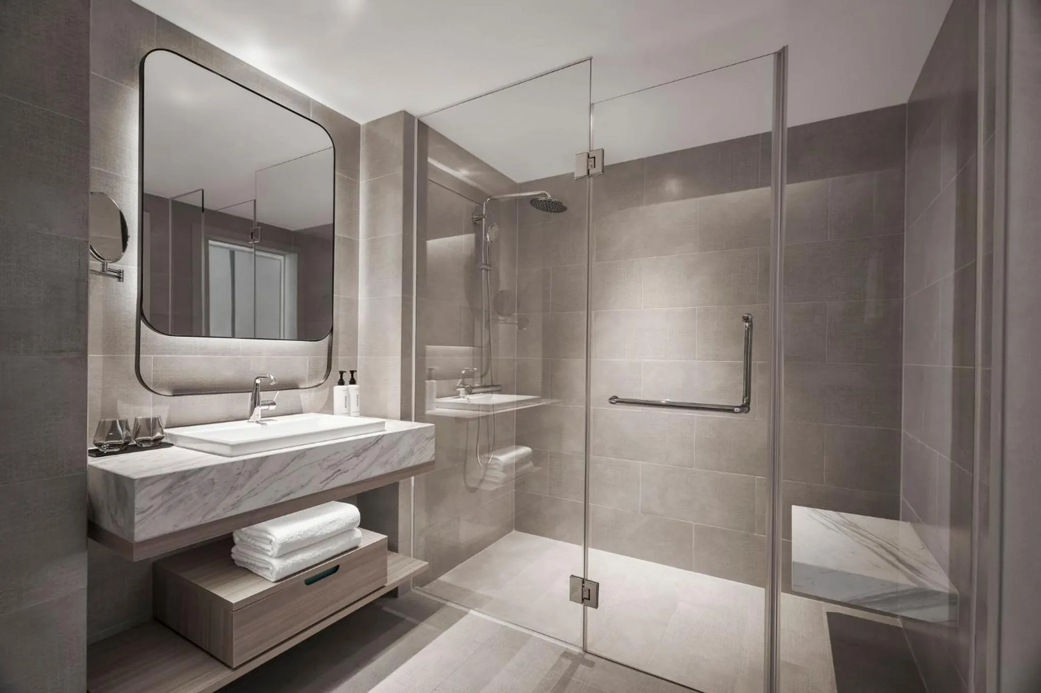 Photo of the whole room in voco Ma Belle Danang by IHG