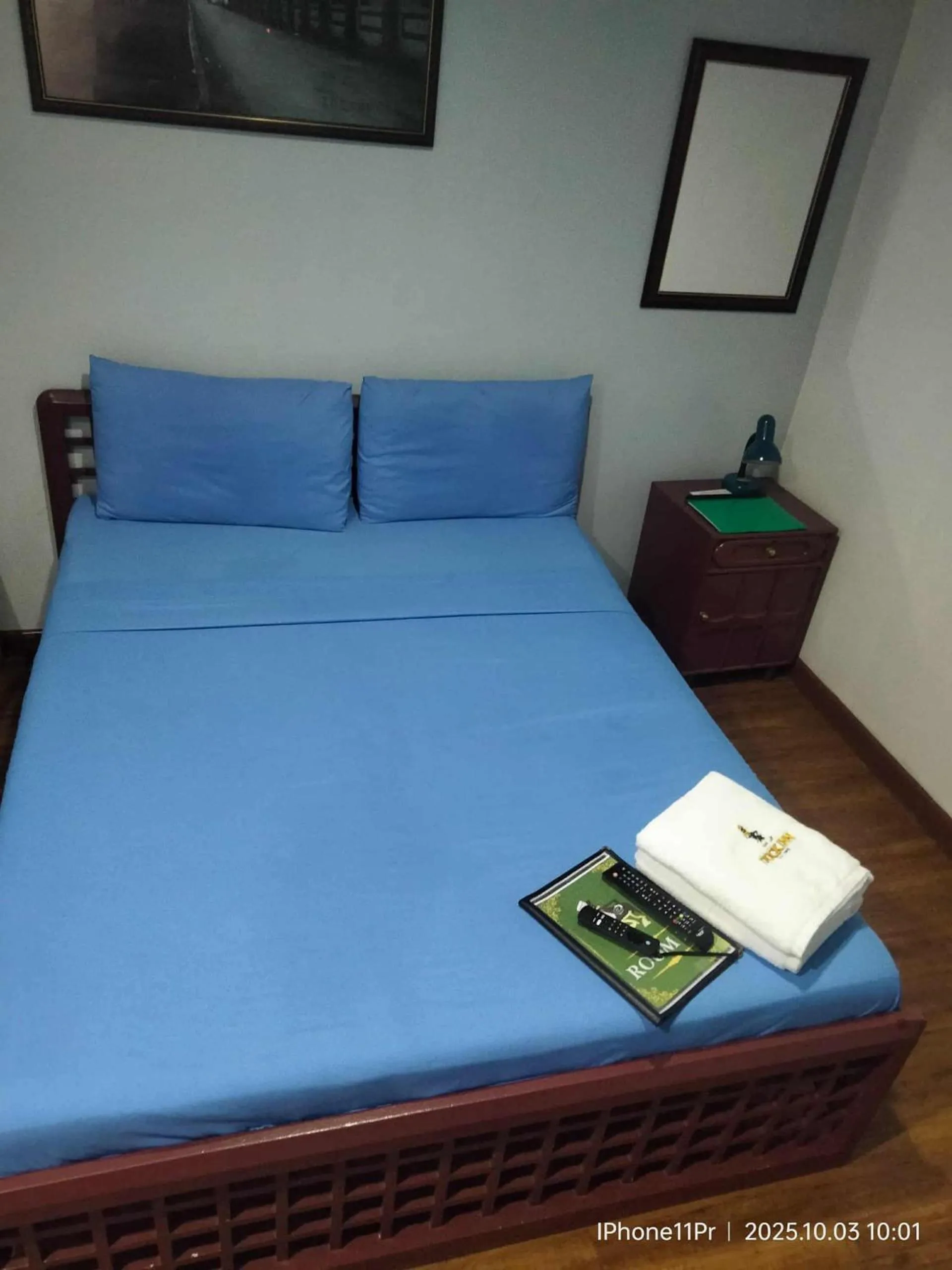 Property building, Bed in duck inn manila