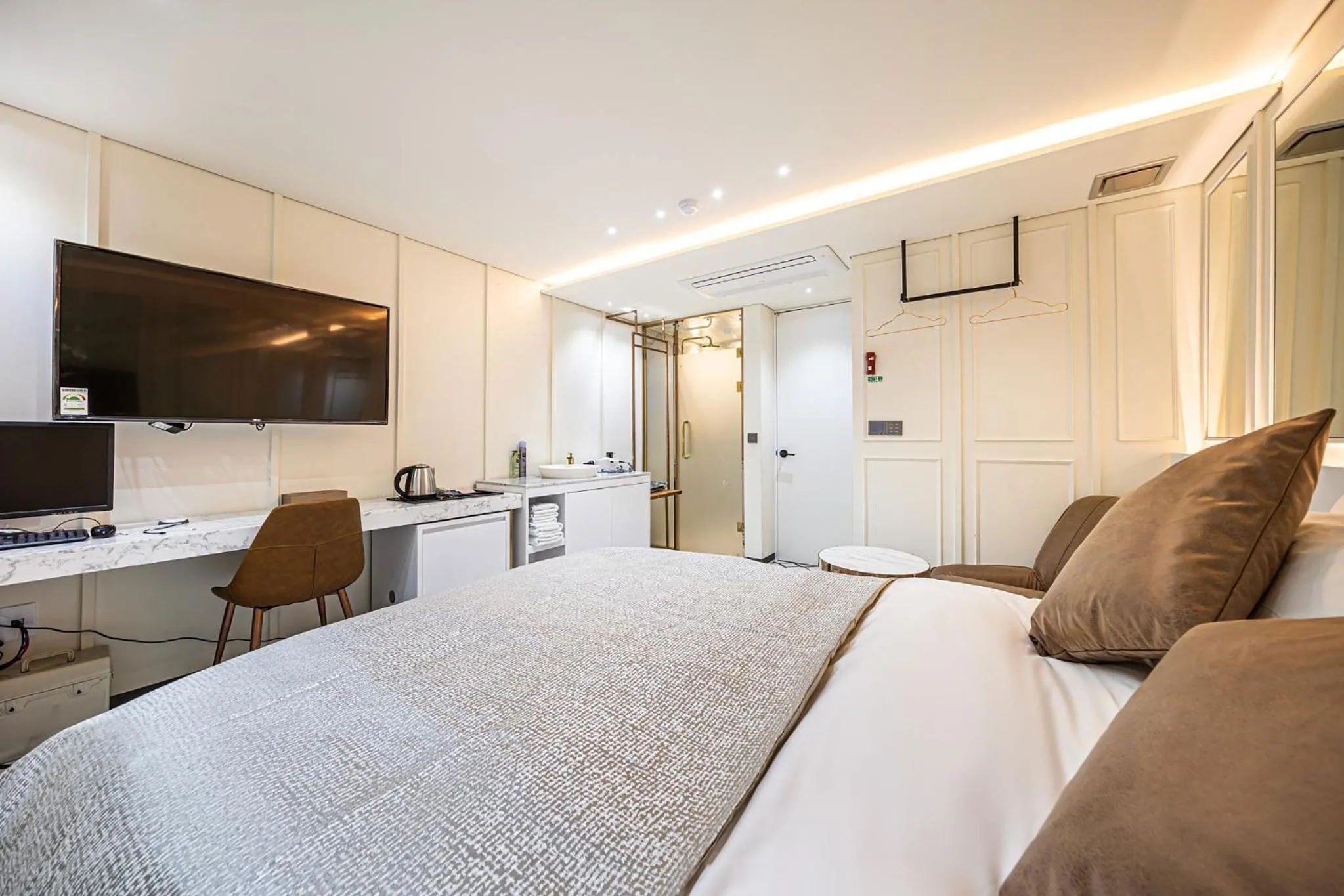 Bed in Jongno Olive Hotel