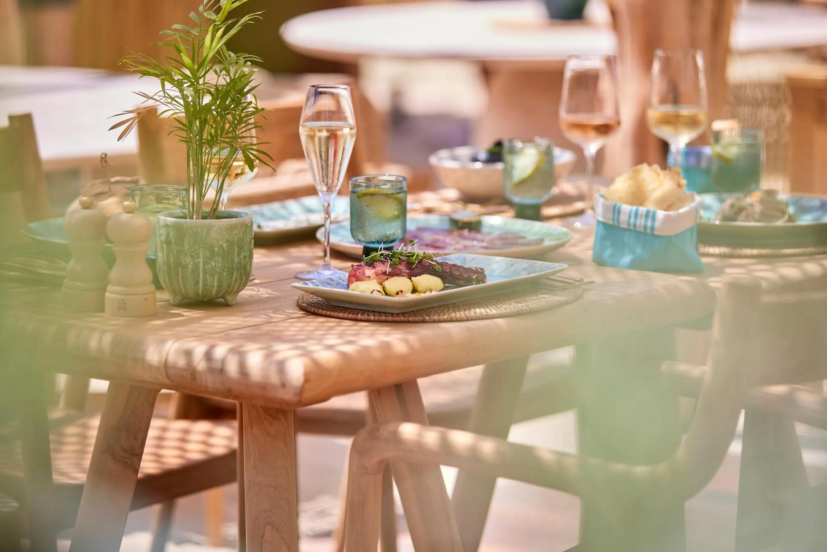 Food and drinks in Mar Suites Formentera by Universal Beach Hotels