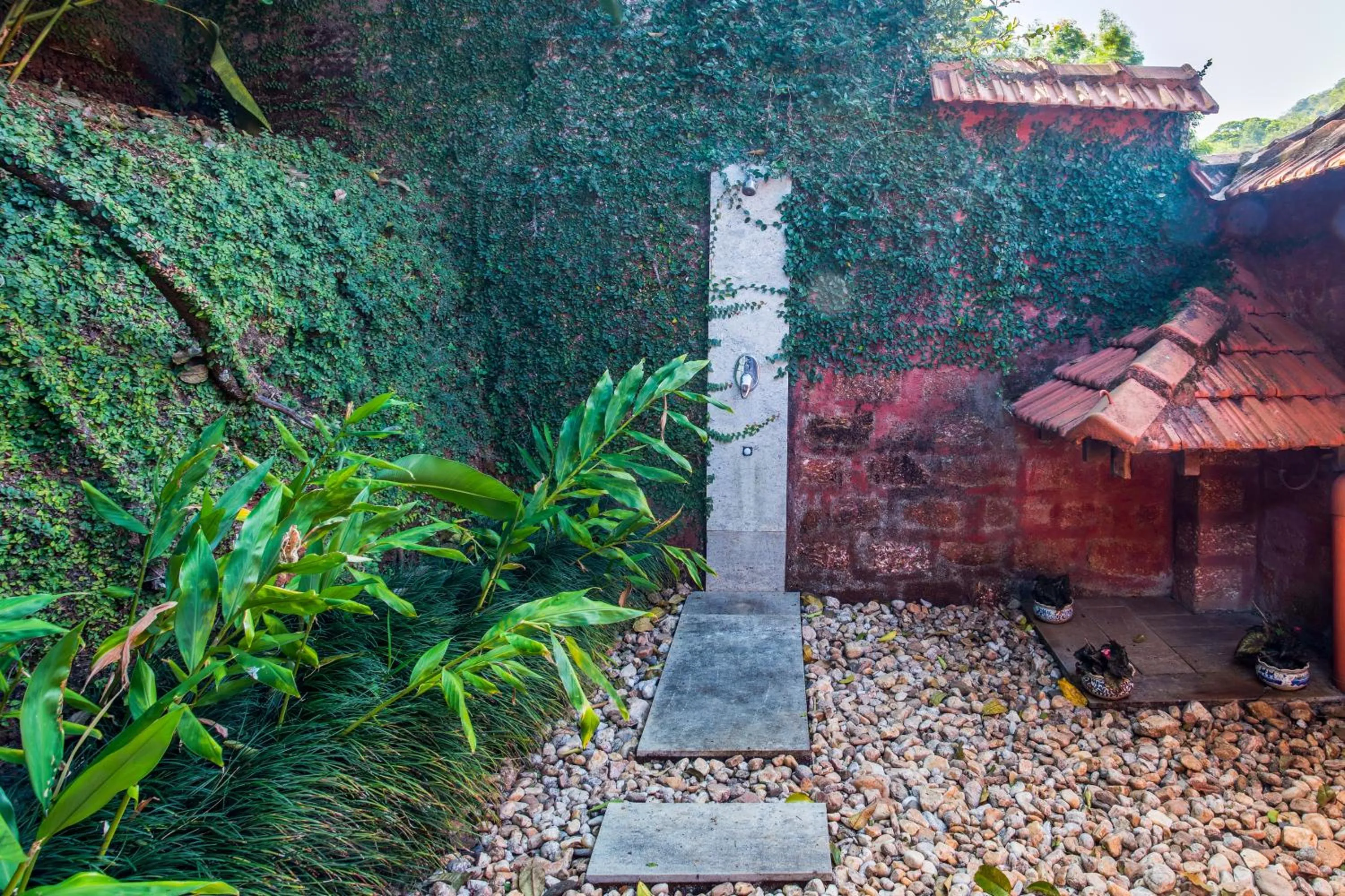 Shower in Villa Urvinkhan Resorts Chikmagalur