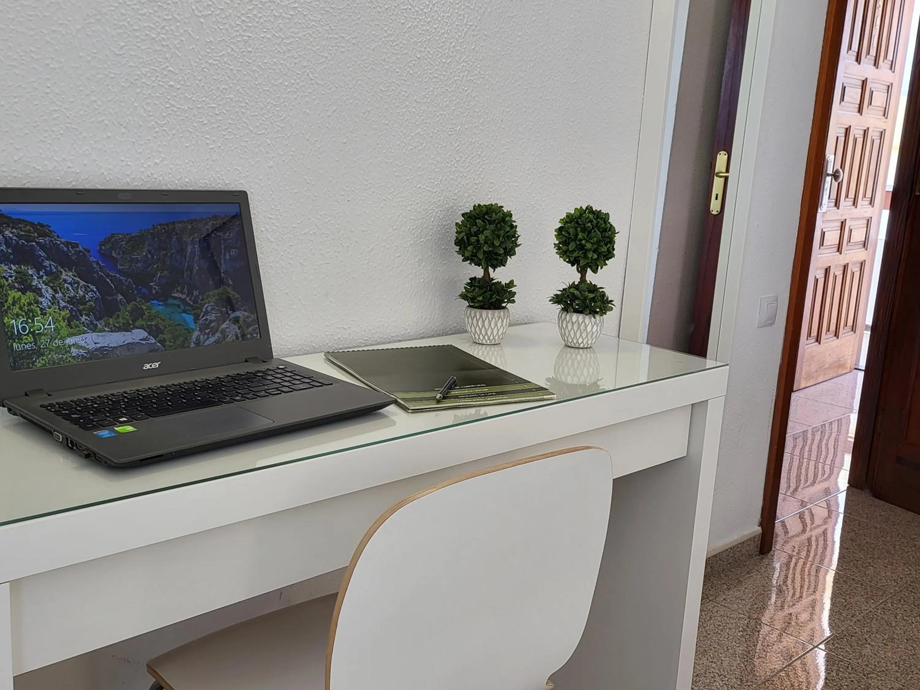 Living room in Las Camelias Apartments