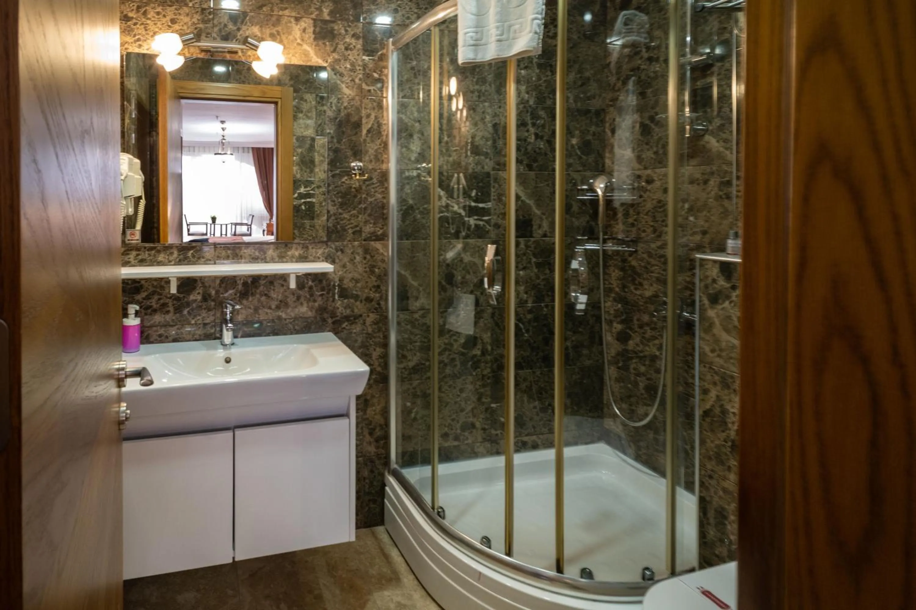 Shower in Hotel Blisstanbul