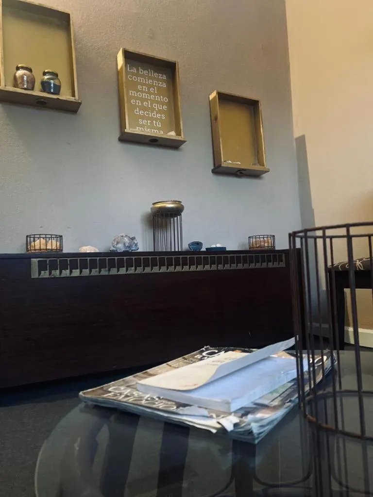 Photo of the whole room in Carod Espacio Serrano