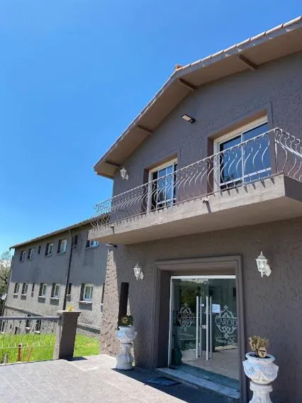 Facade/entrance in Carod Espacio Serrano