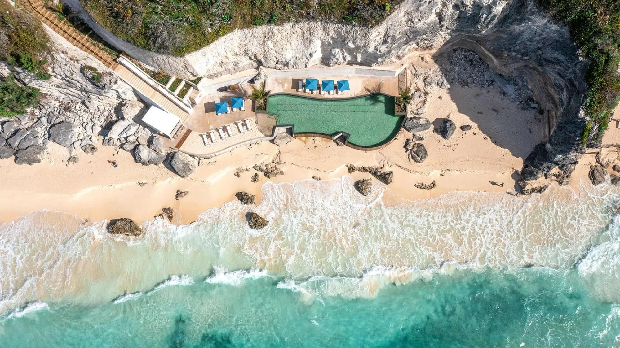 Swimming pool in Azura Bermuda