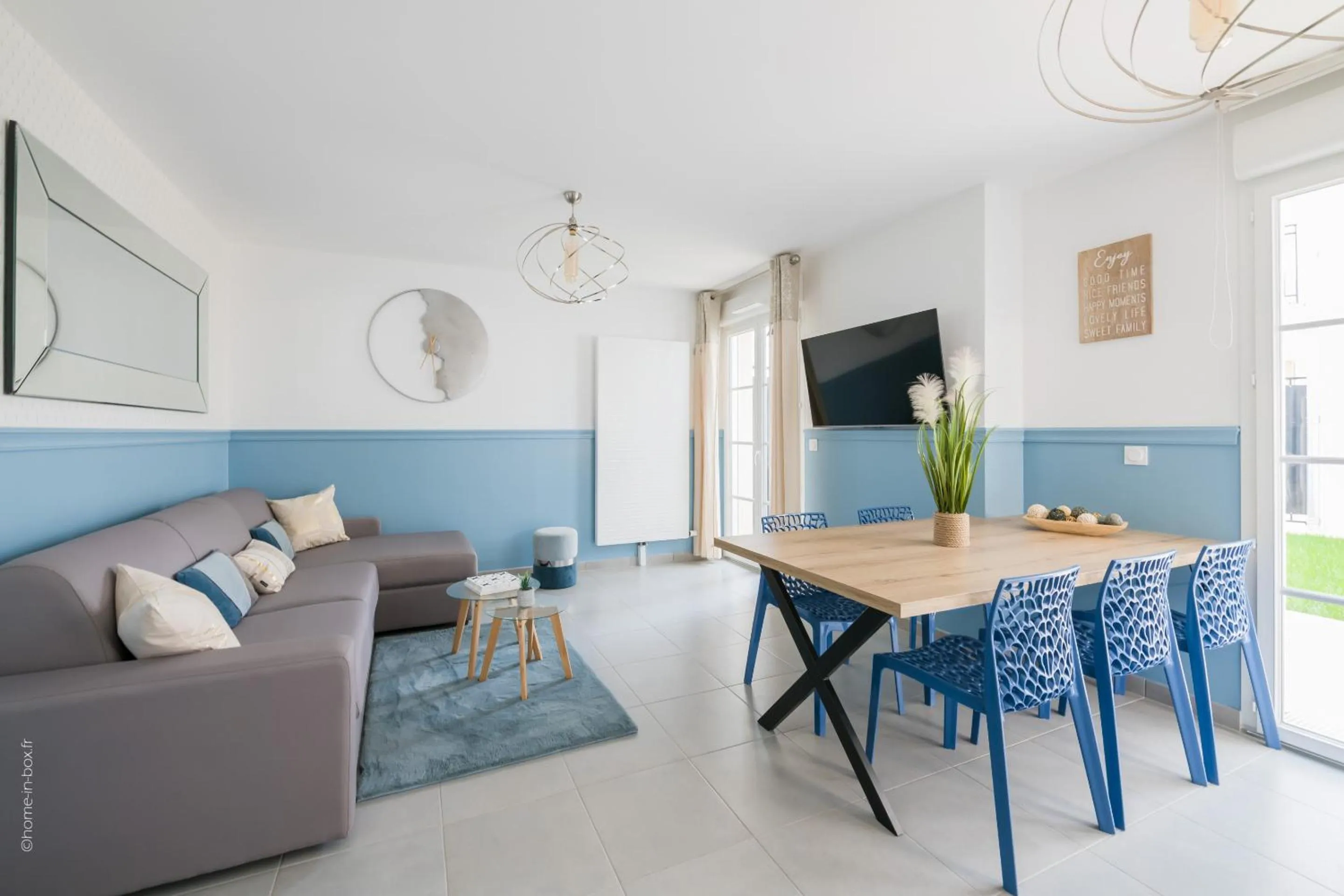 Living room in Columbus Garden By Plaza