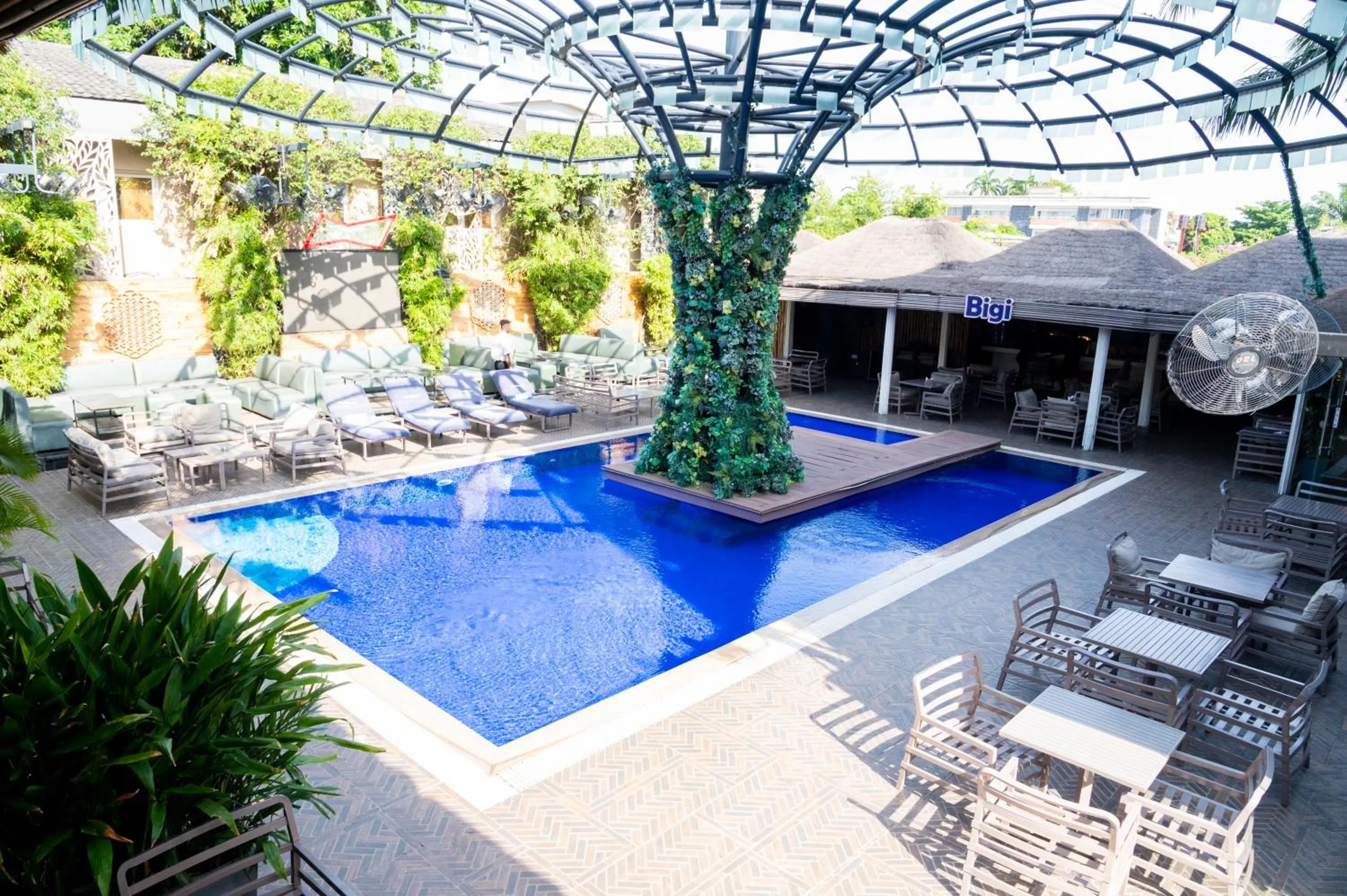 Swimming pool in Vertigo Hotel
