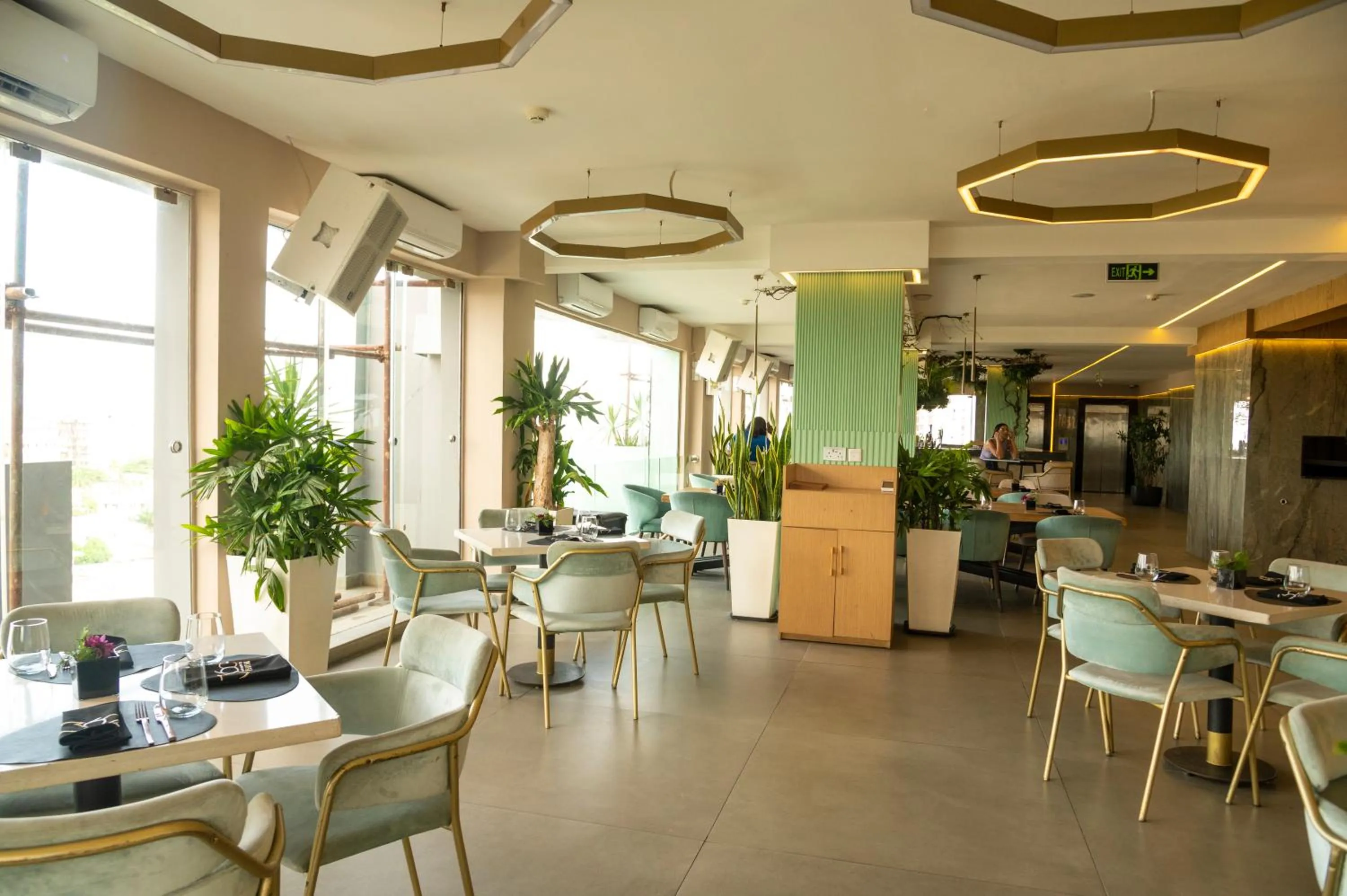 Restaurant/places to eat in Vertigo Hotel