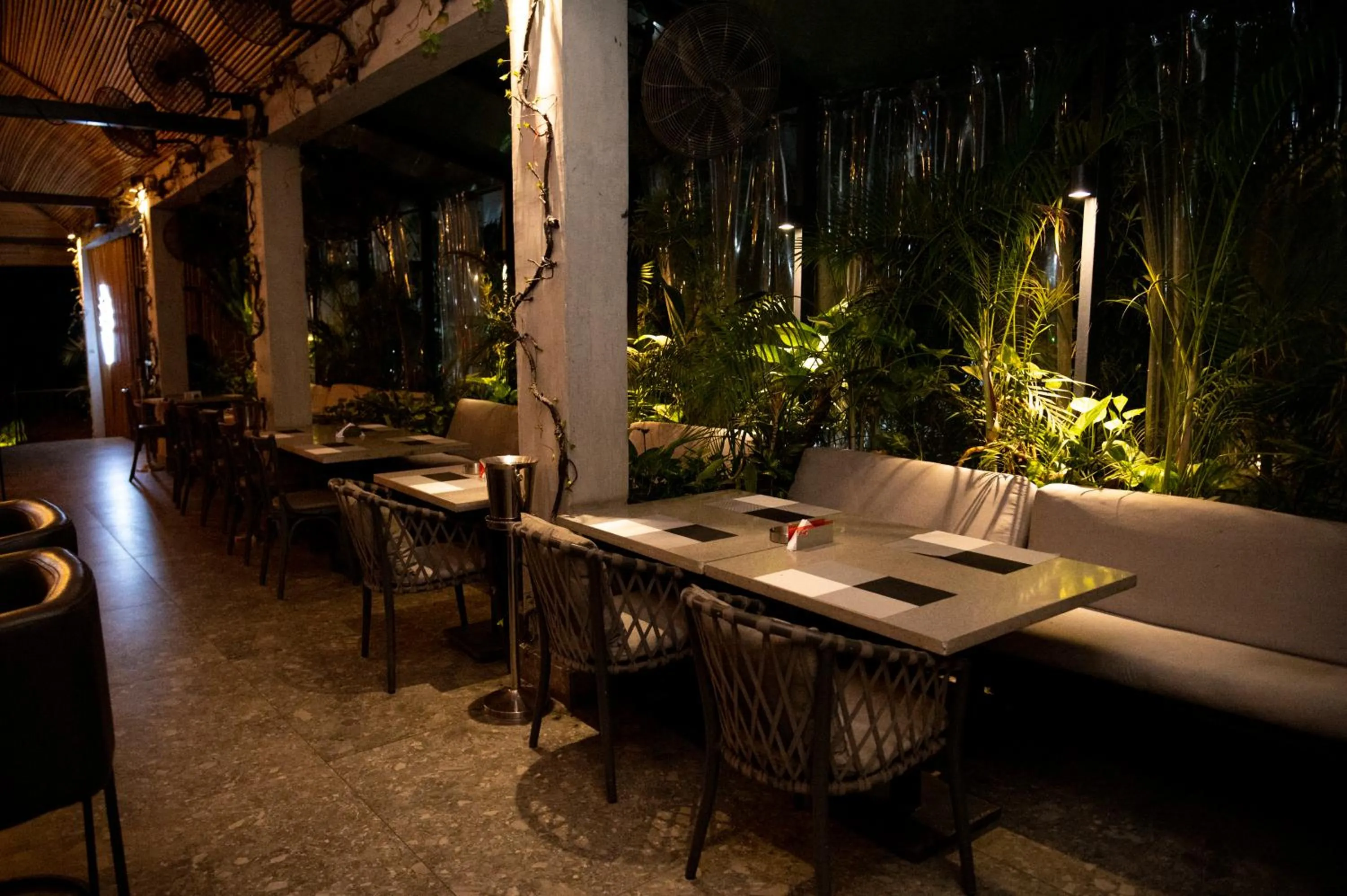 Restaurant/places to eat in Vertigo Hotel