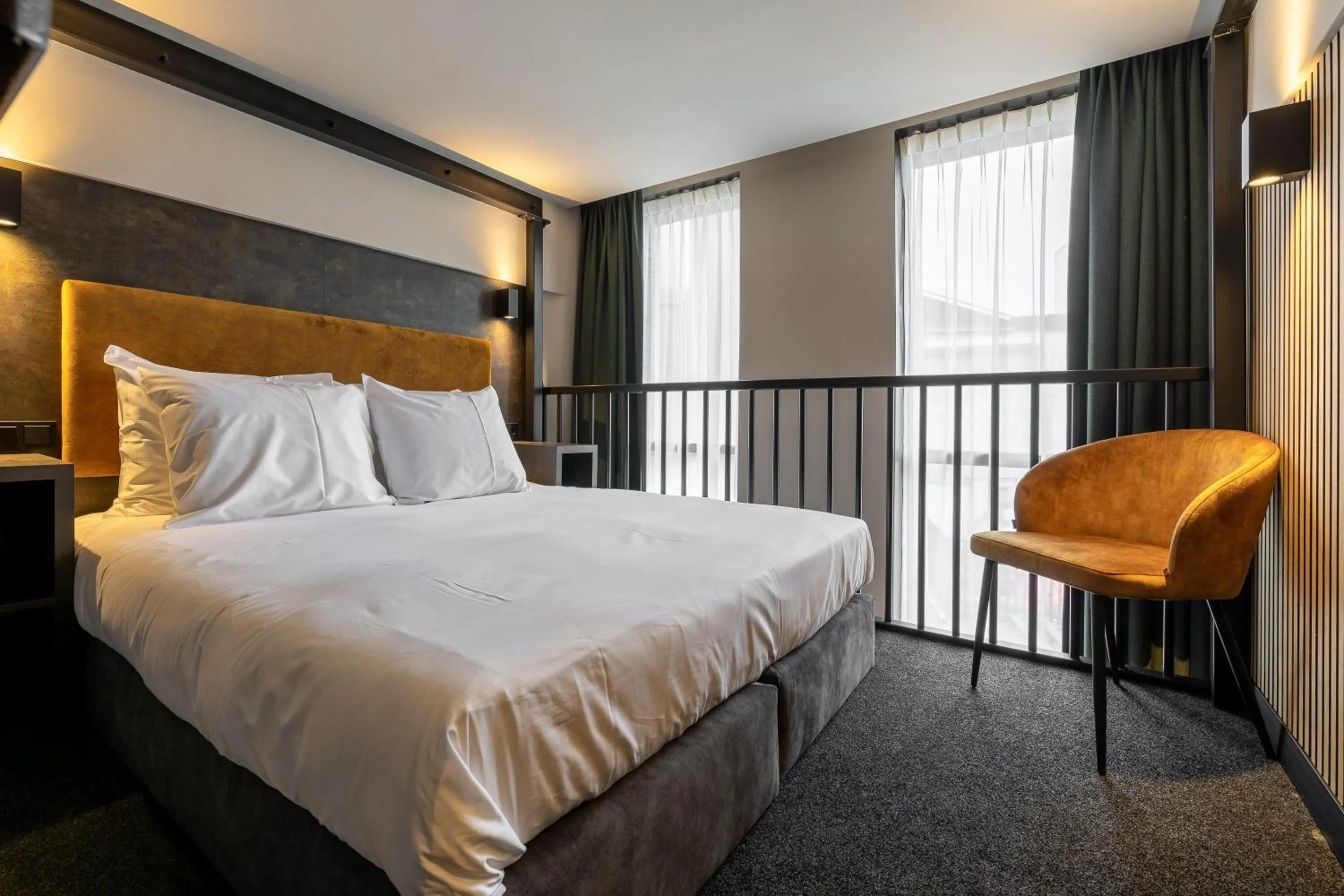 Bedroom, Bed in Monument Hotel