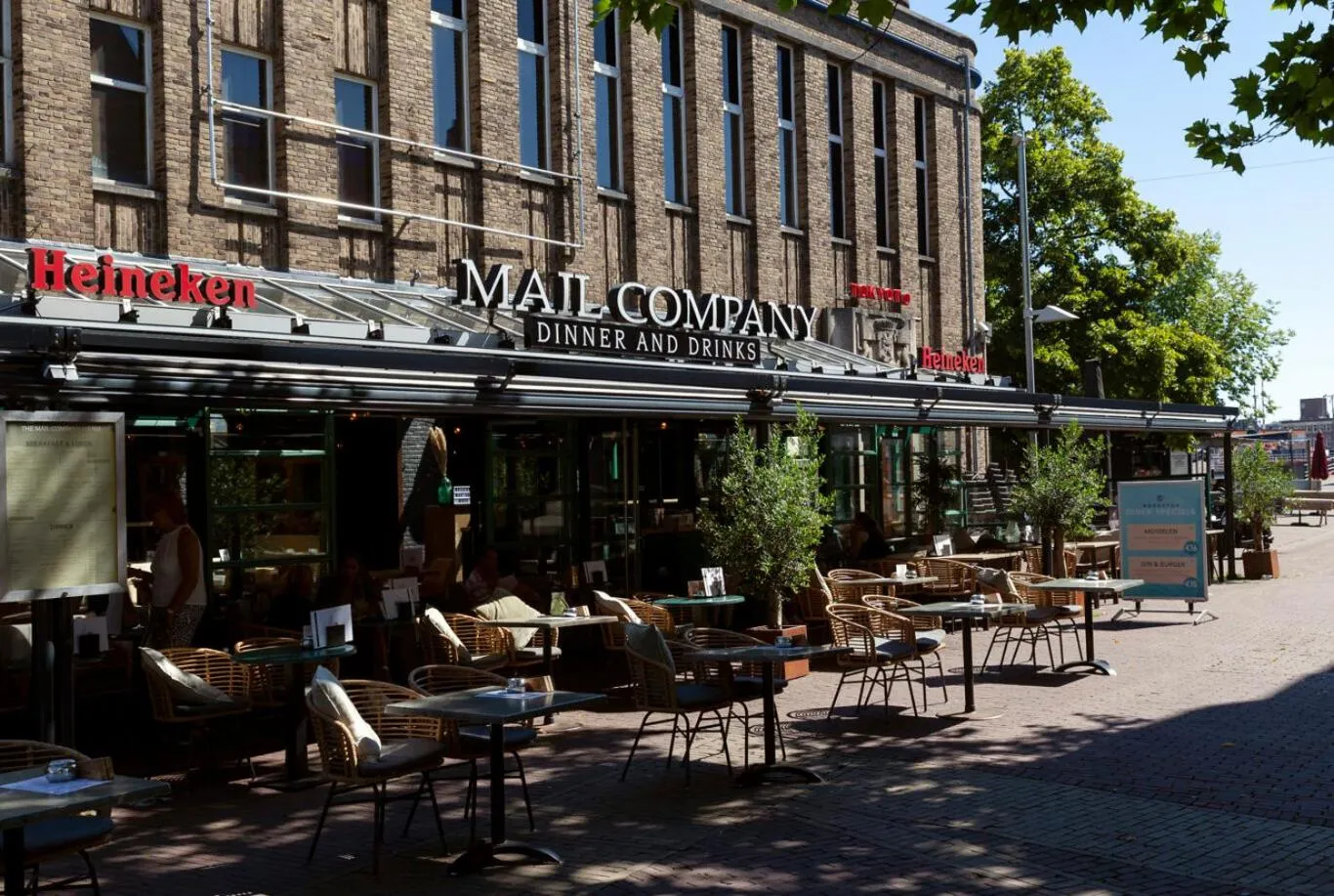 Restaurant/places to eat in Monument Hotel