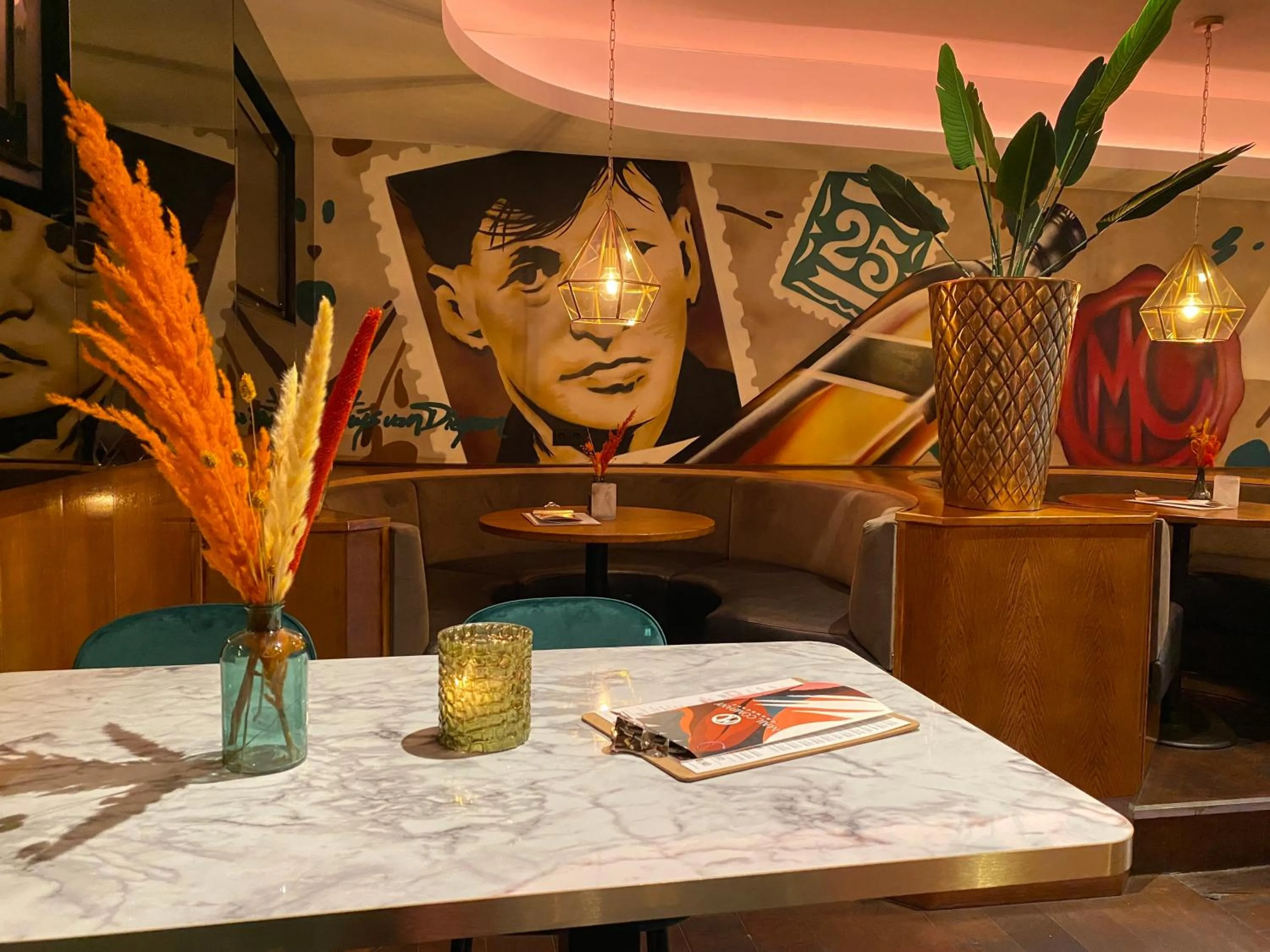 Restaurant/places to eat in Monument Hotel