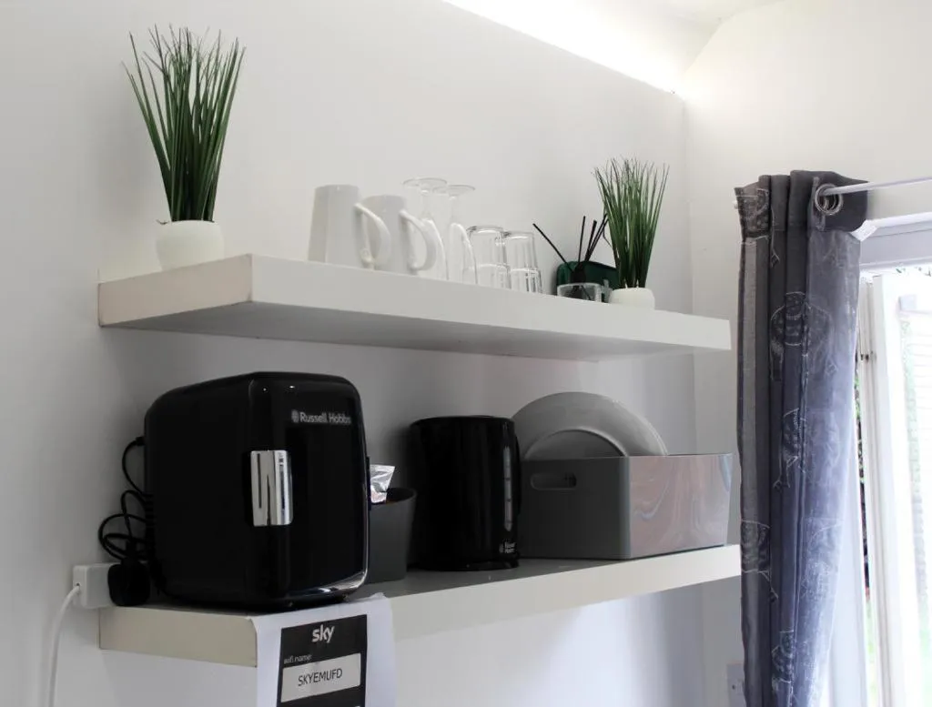 Coffee/tea facilities in 1 Bed Studio - Sleeps 2 - Smoking - Parking - Wifi