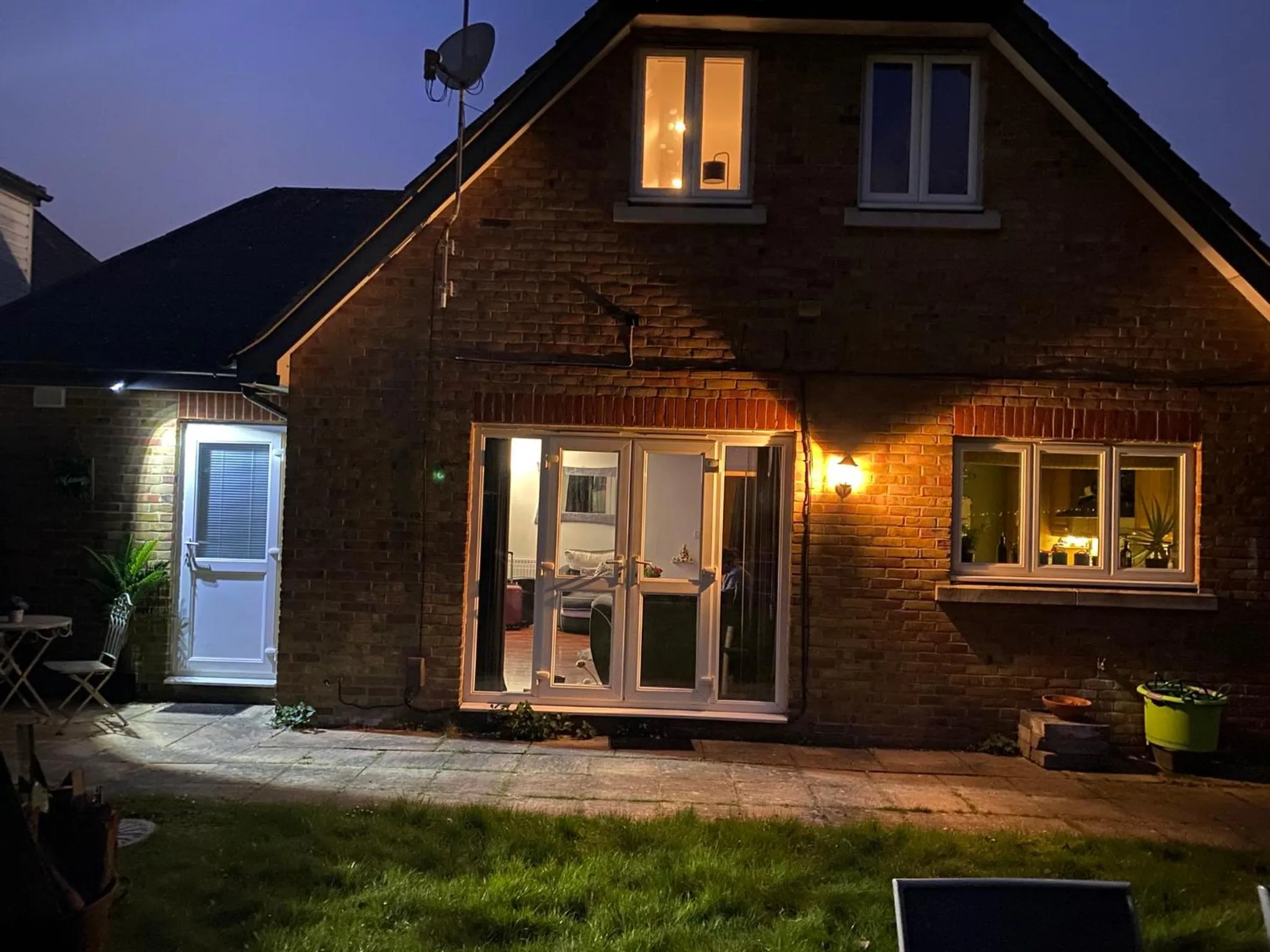 Property building in 1 Bed Studio - Sleeps 2 - Smoking - Parking - Wifi