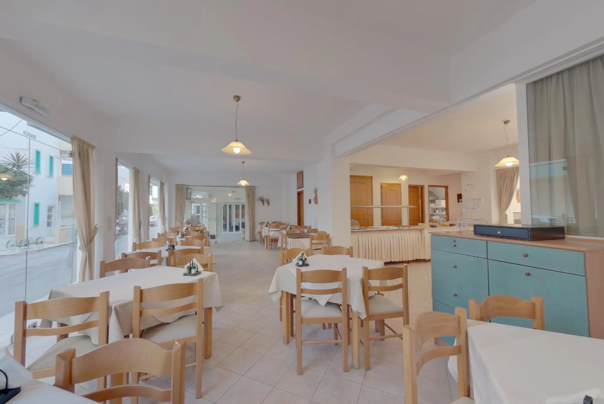 Restaurant/places to eat in Marirena Hotel