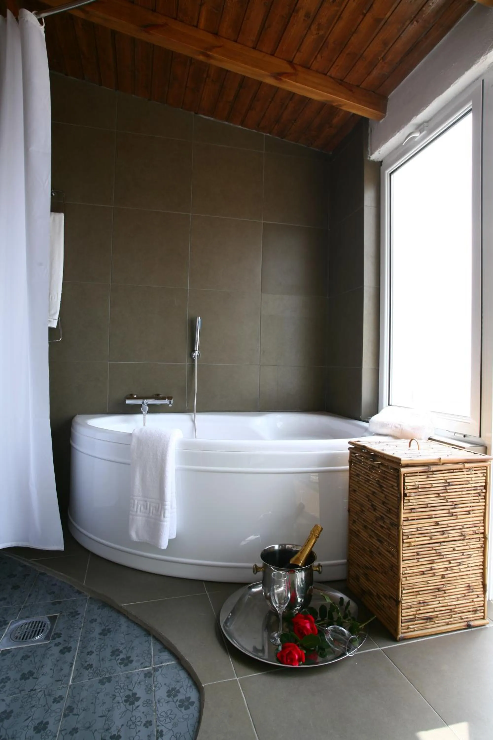 Bathroom in Pantokrator Hotel