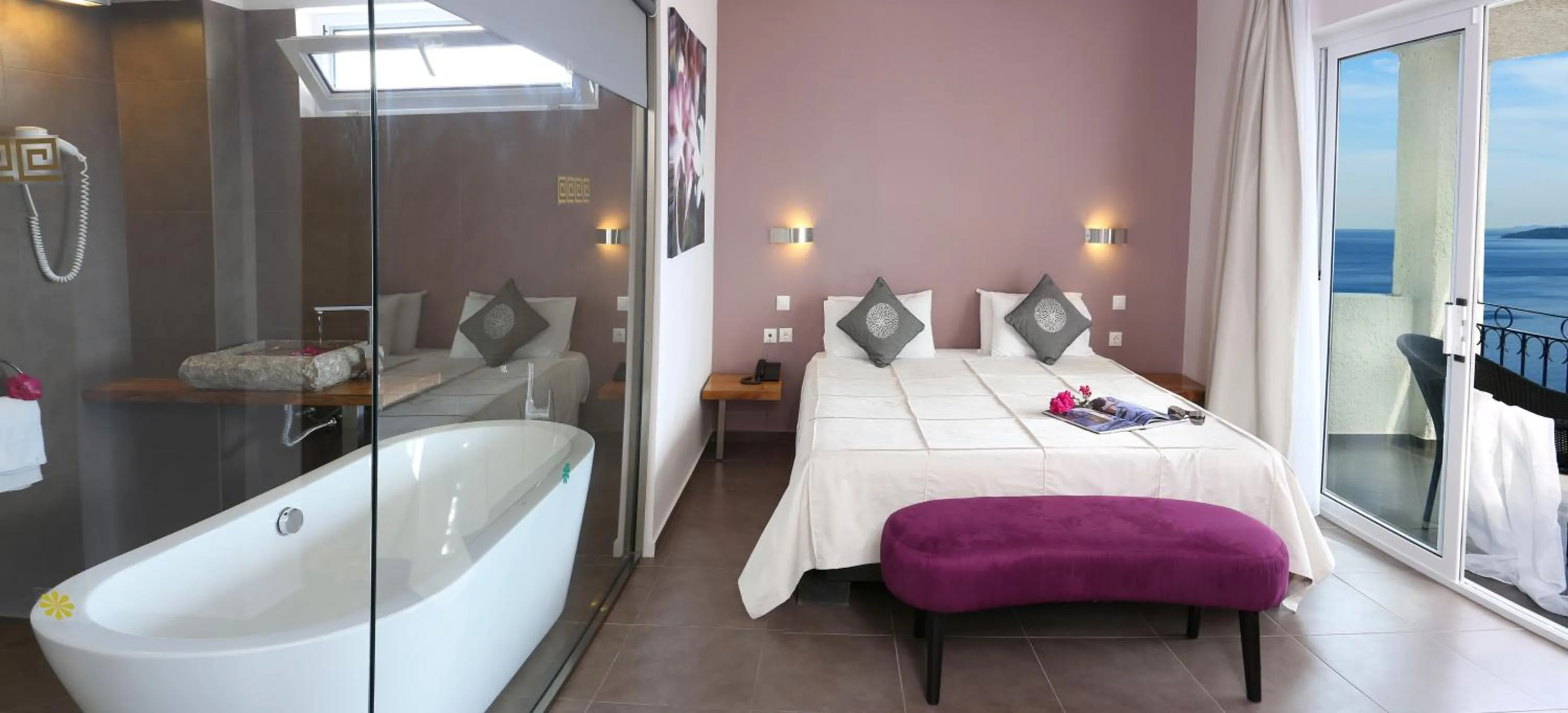 Photo of the whole room, Bed in Pantokrator Hotel