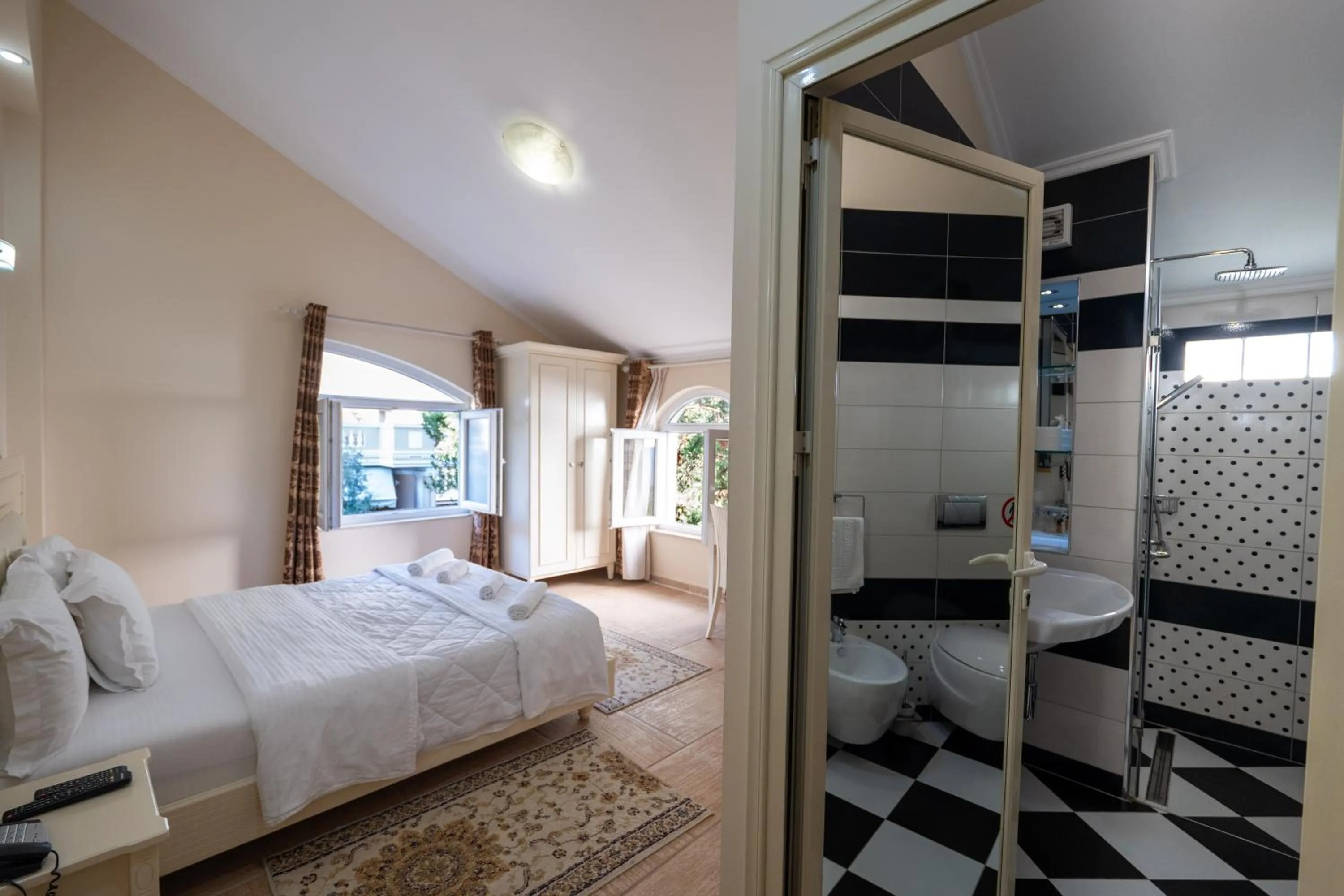 Shower, Bed in Olimpic Hotel