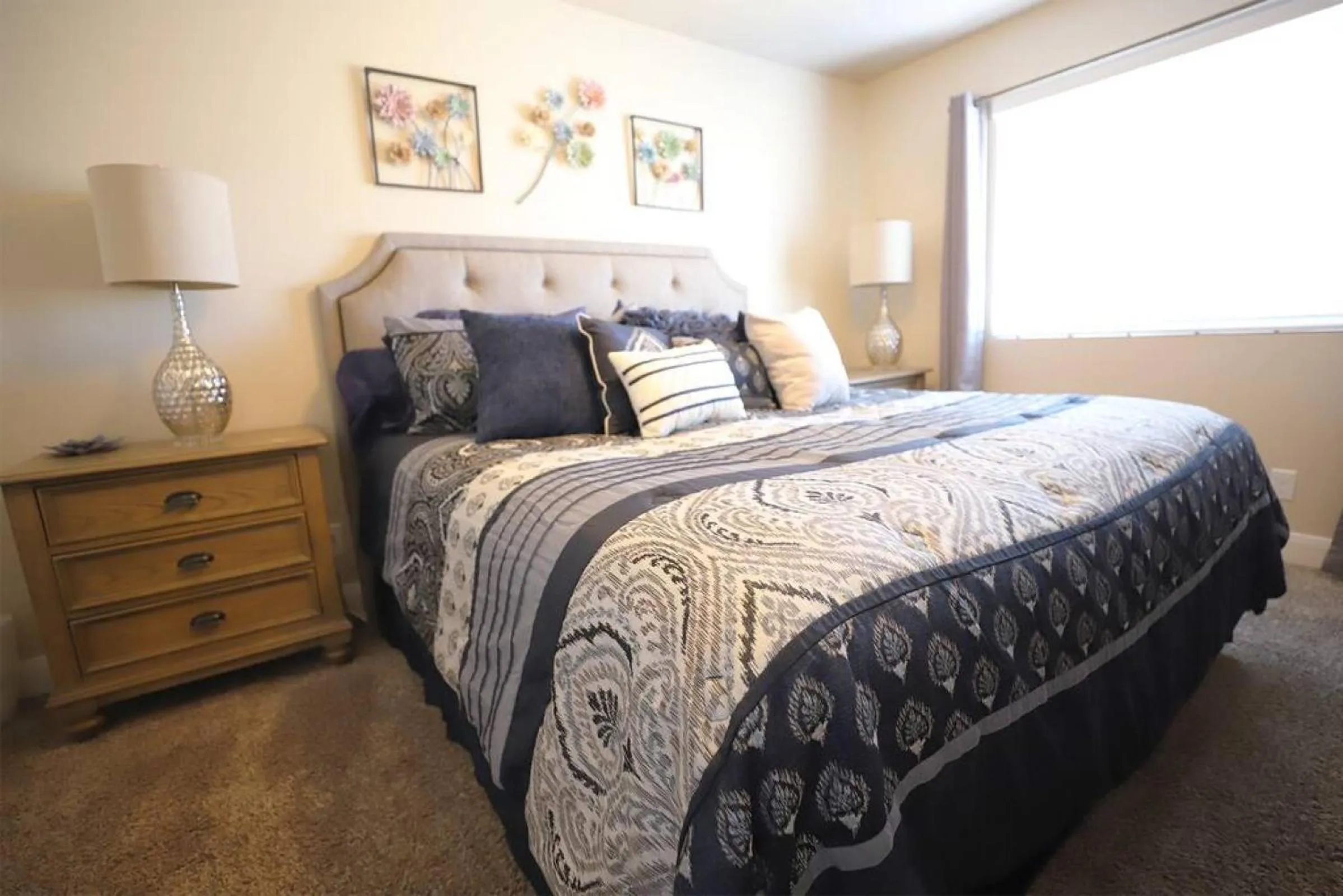 Bed in Cactus Rose Villa with 2 Pools 2 Spas Gym