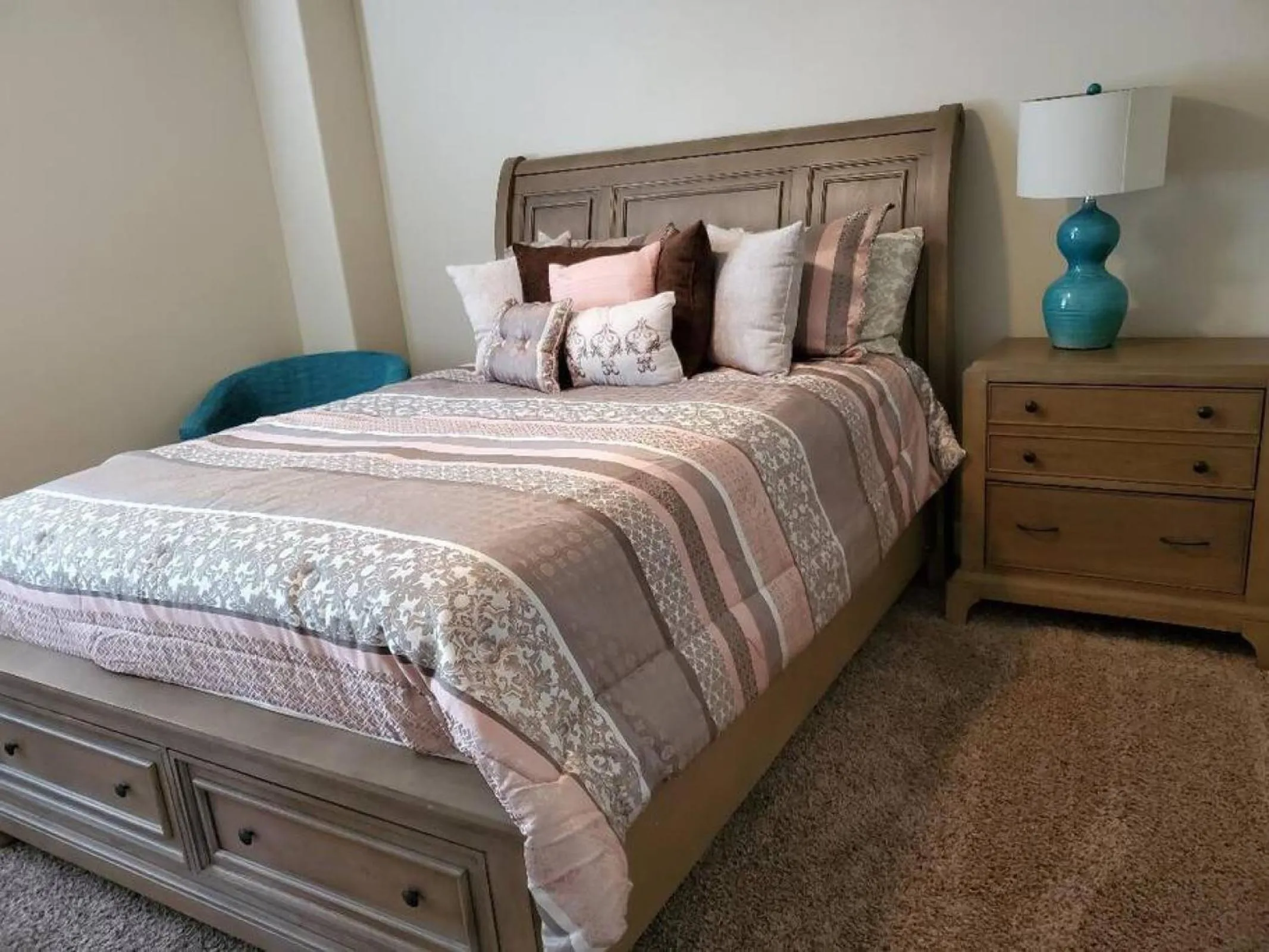 Bed in Cactus Rose Villa with 2 Pools 2 Spas Gym