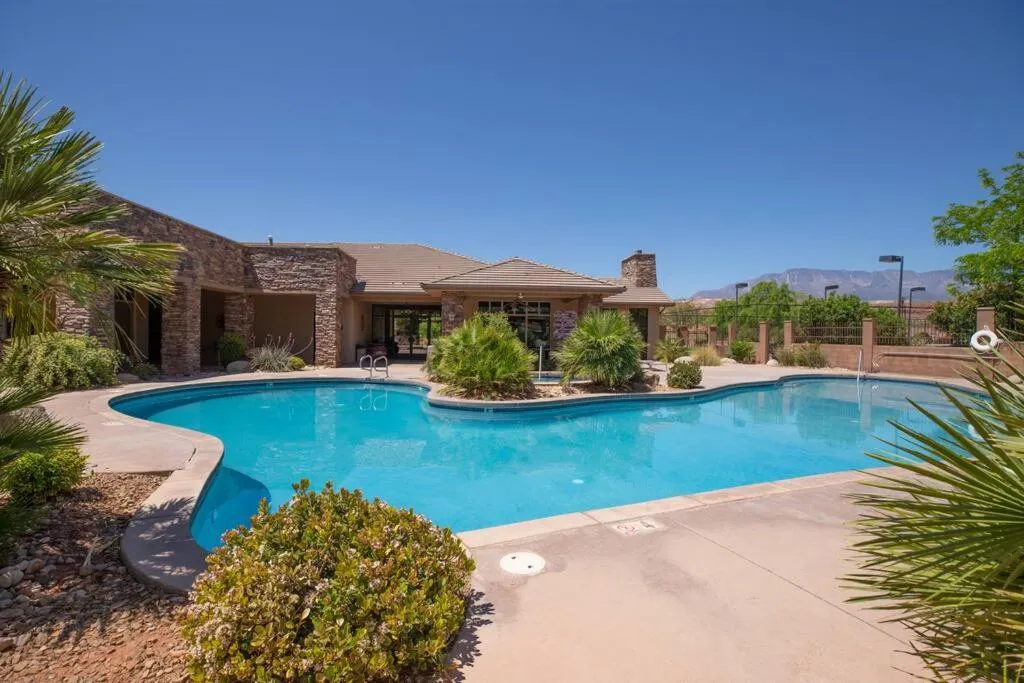 Suite Retreat with Pool Spa Gym and Tennis Court