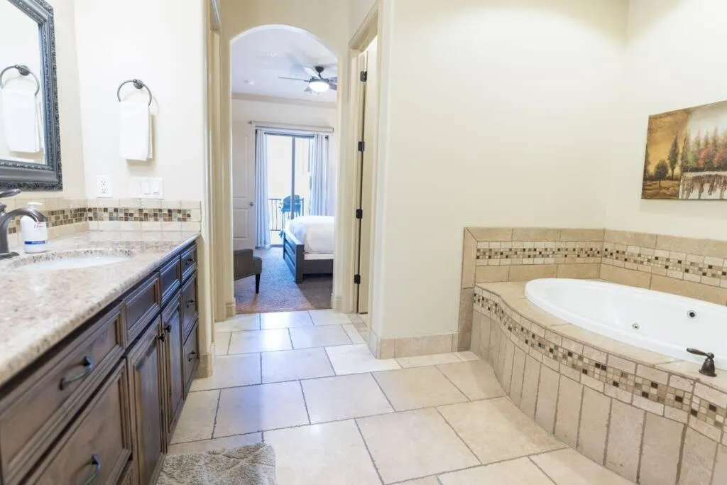 Suite Retreat with Pool Spa Gym and Tennis Court