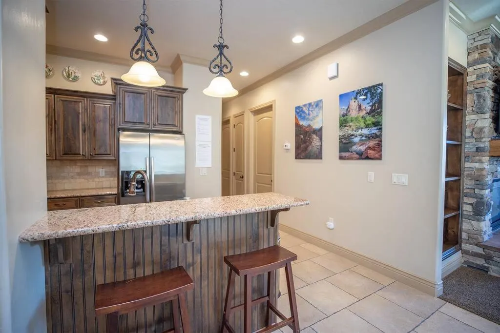 Suite Retreat with Pool Spa Gym and Tennis Court