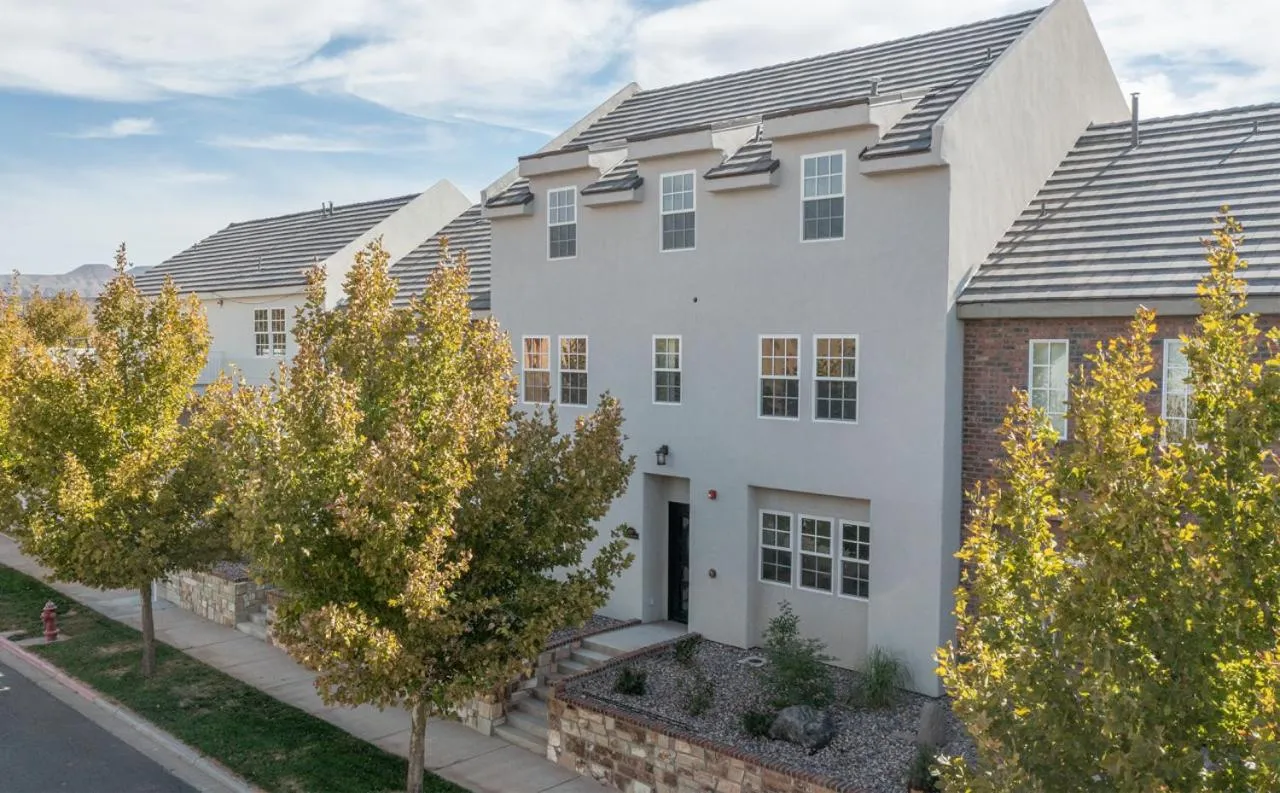 Paramount Luxury Villa with Swim Spa Sleeps 39