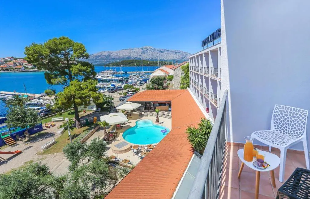 Swimming pool in Hotel Lumbarda