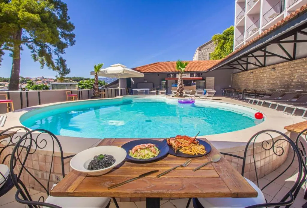 Swimming pool in Hotel Lumbarda