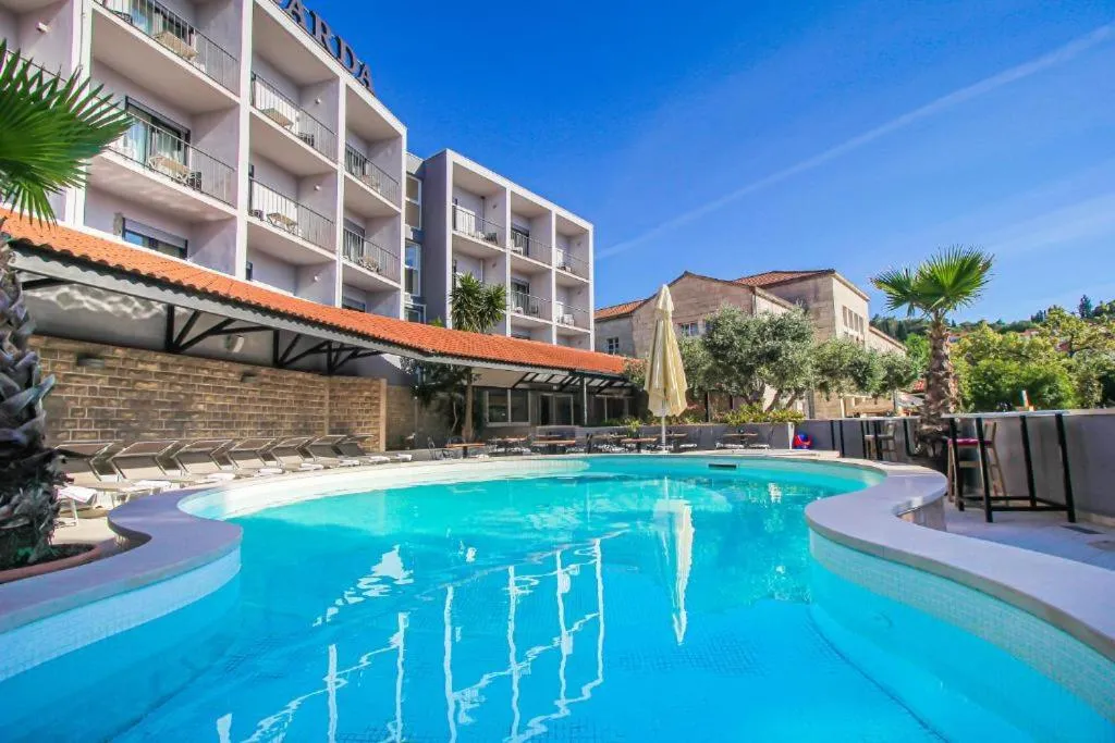 Swimming pool in Hotel Lumbarda