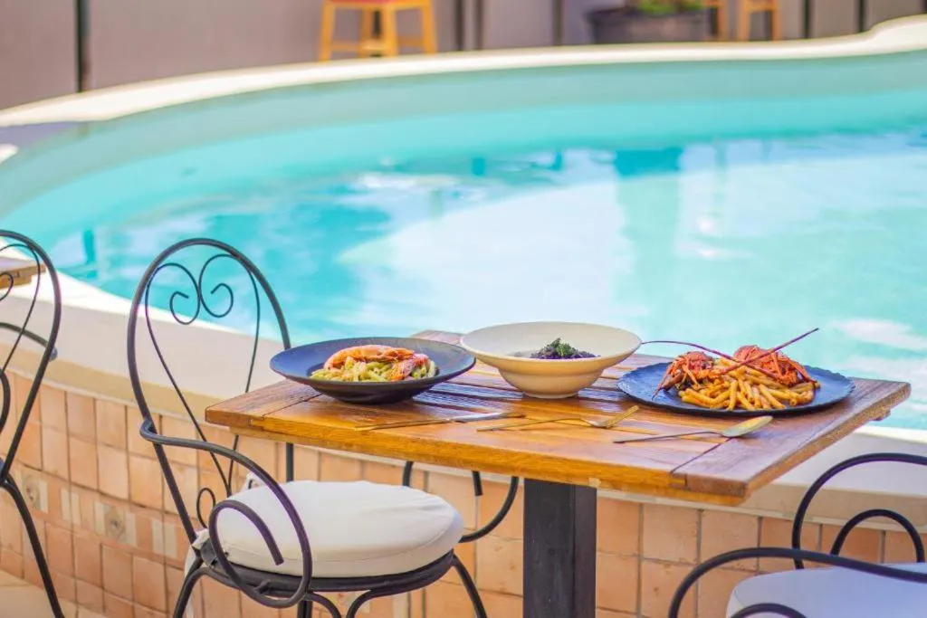 Food and drinks in Hotel Lumbarda