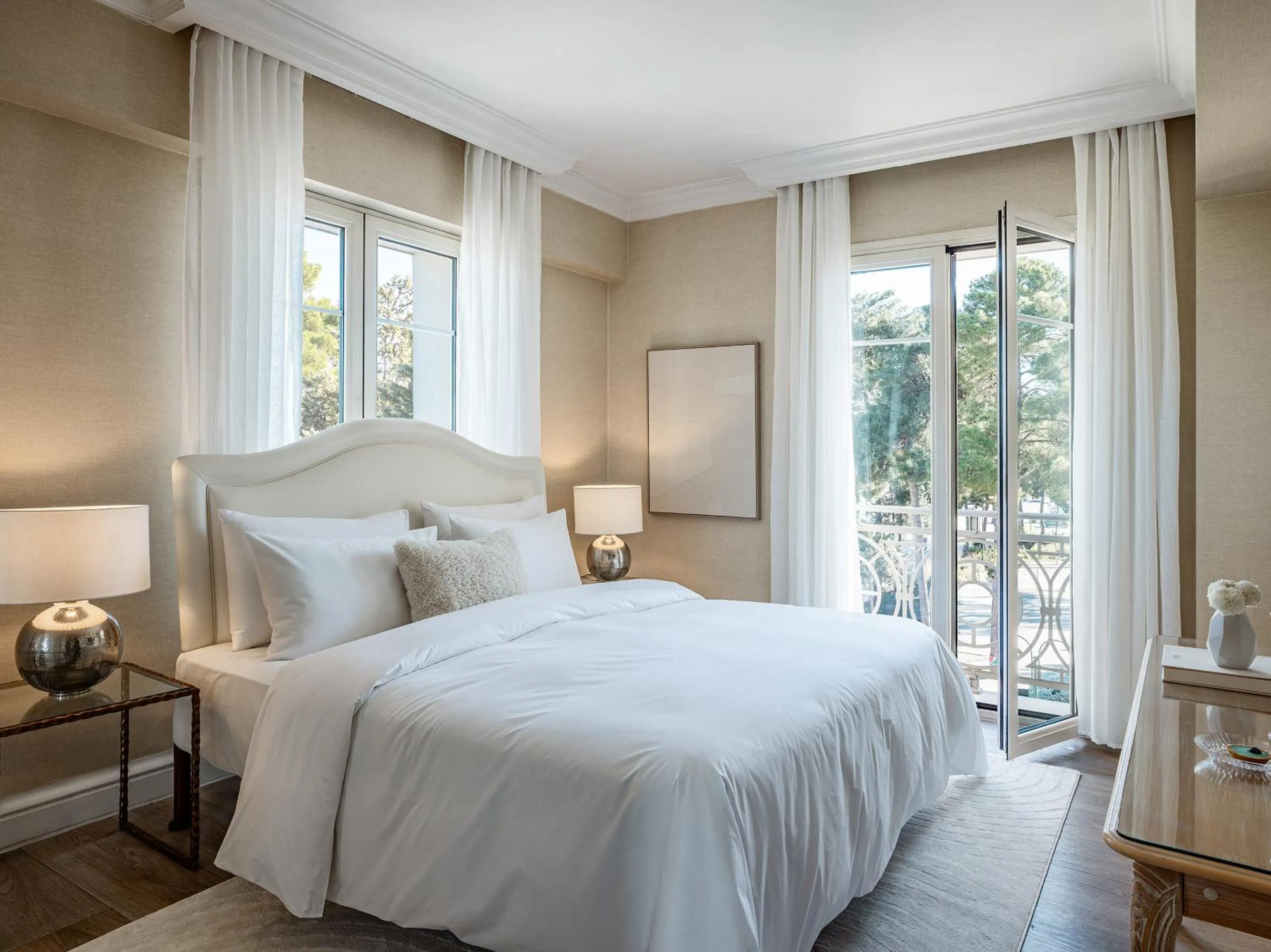 Bed in Grecotel Larissa Imperial