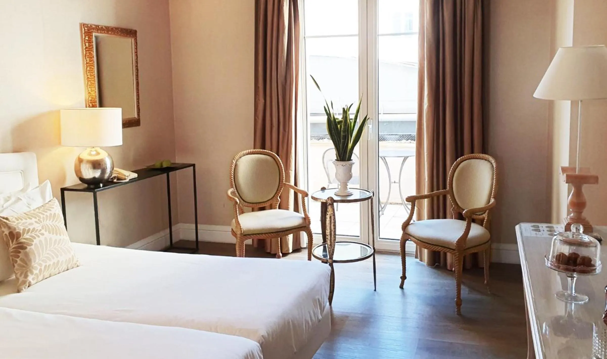 Bed in Grecotel Larissa Imperial