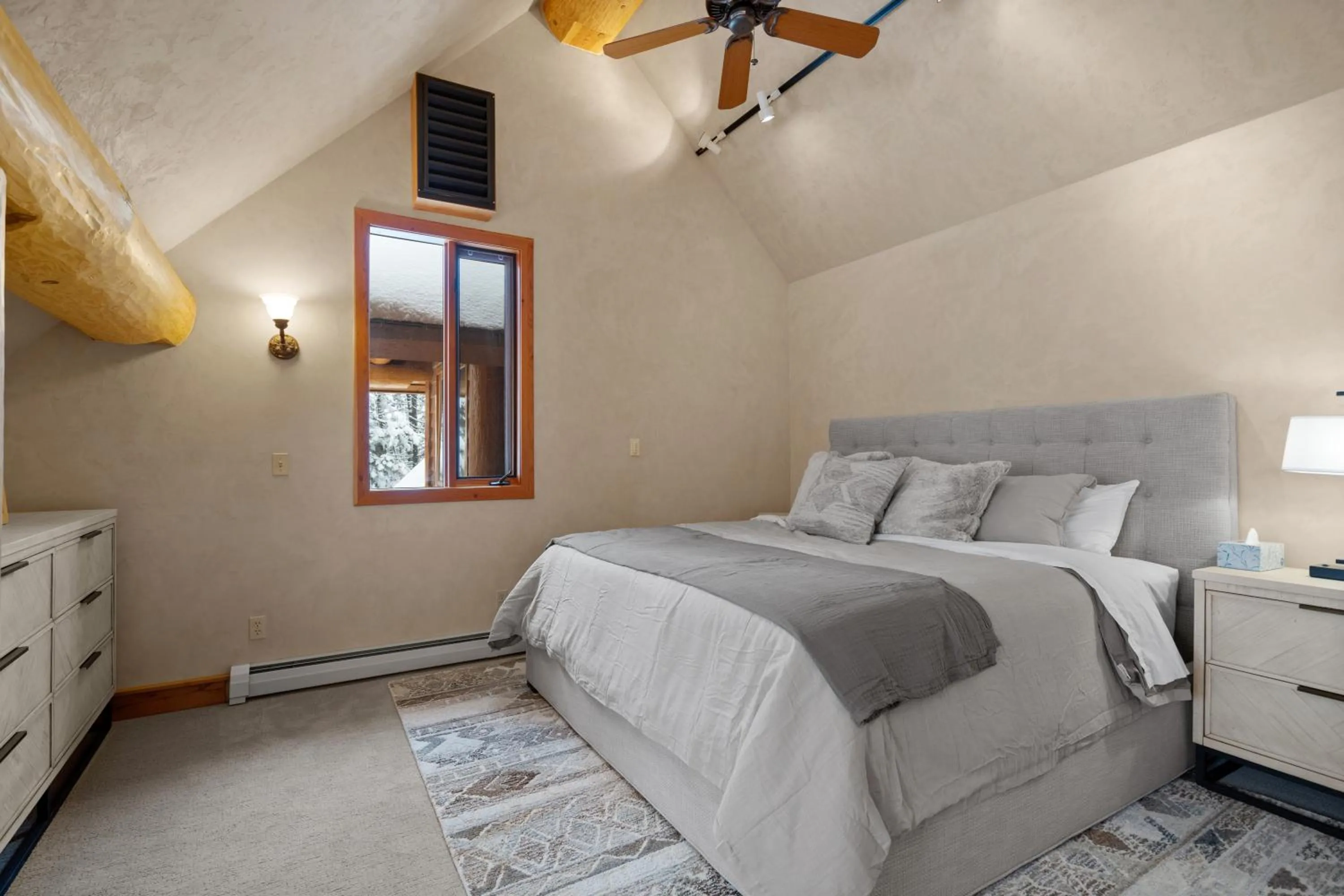 Bed in The Grand Alpine Lodge