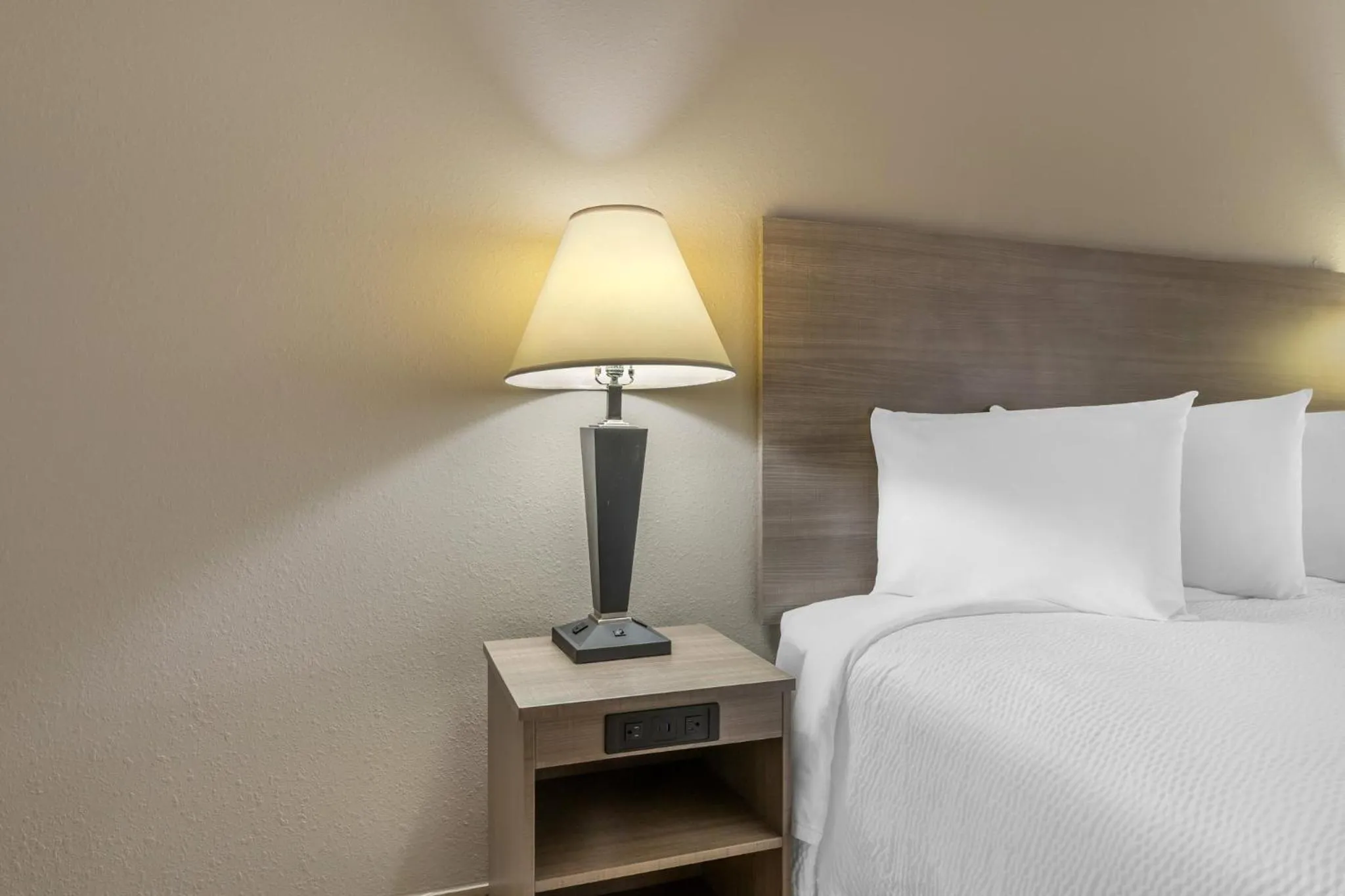 Bedroom, Bed in Red Roof Inn La Porte