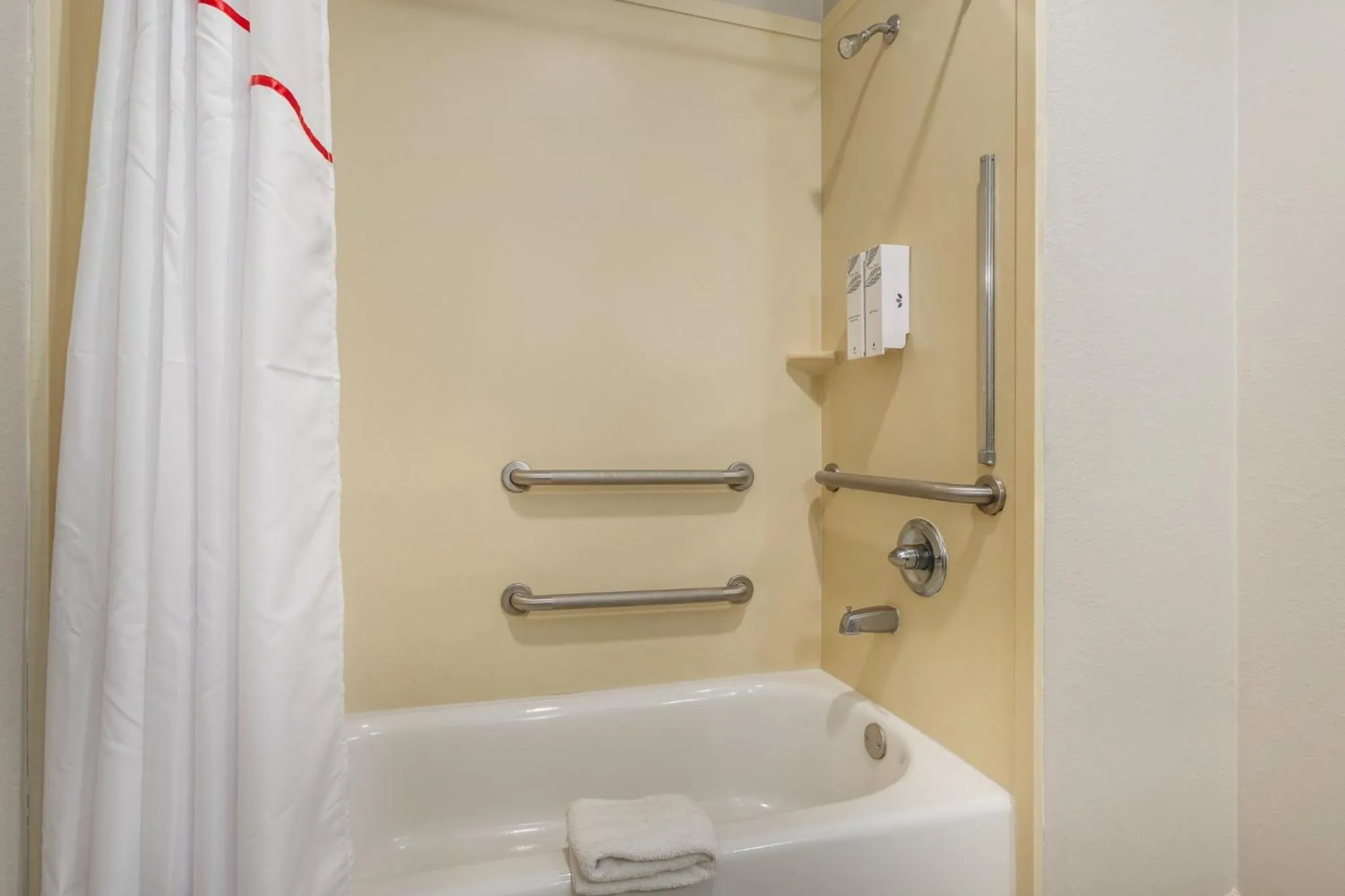 Bathroom in Red Roof Inn La Porte