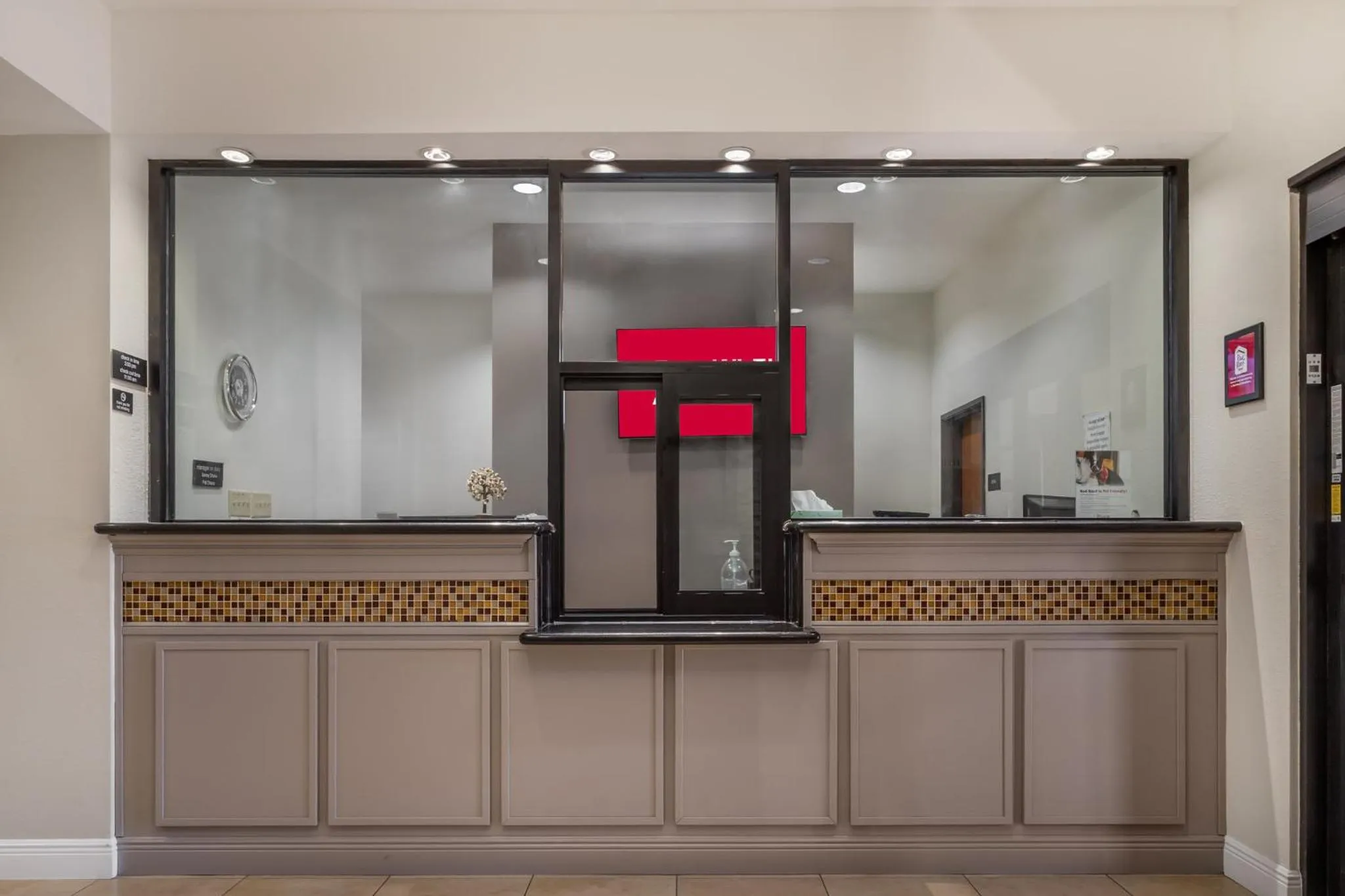 Lobby or reception in Red Roof Inn La Porte