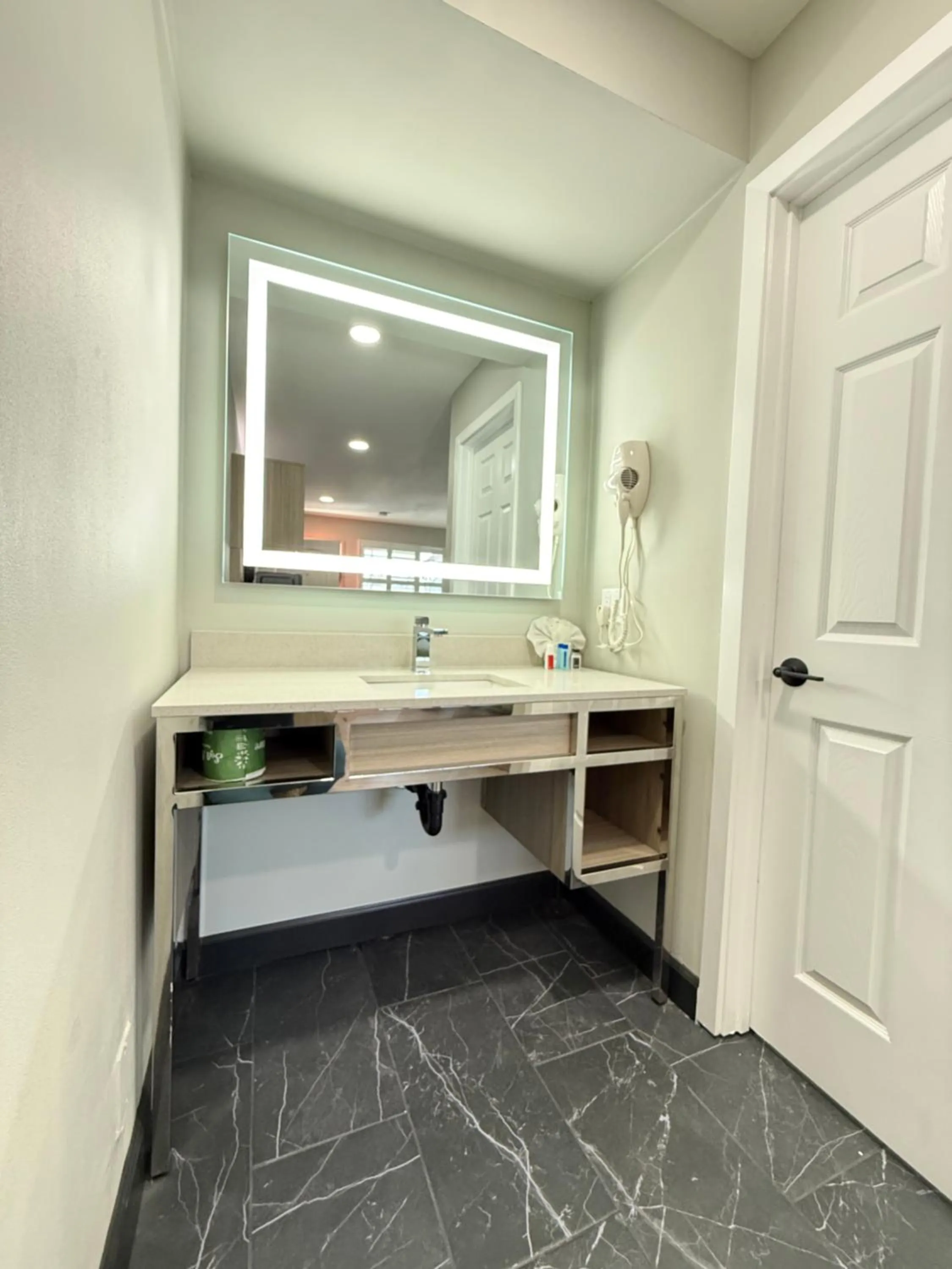 hair dryier in Rosemead Motel