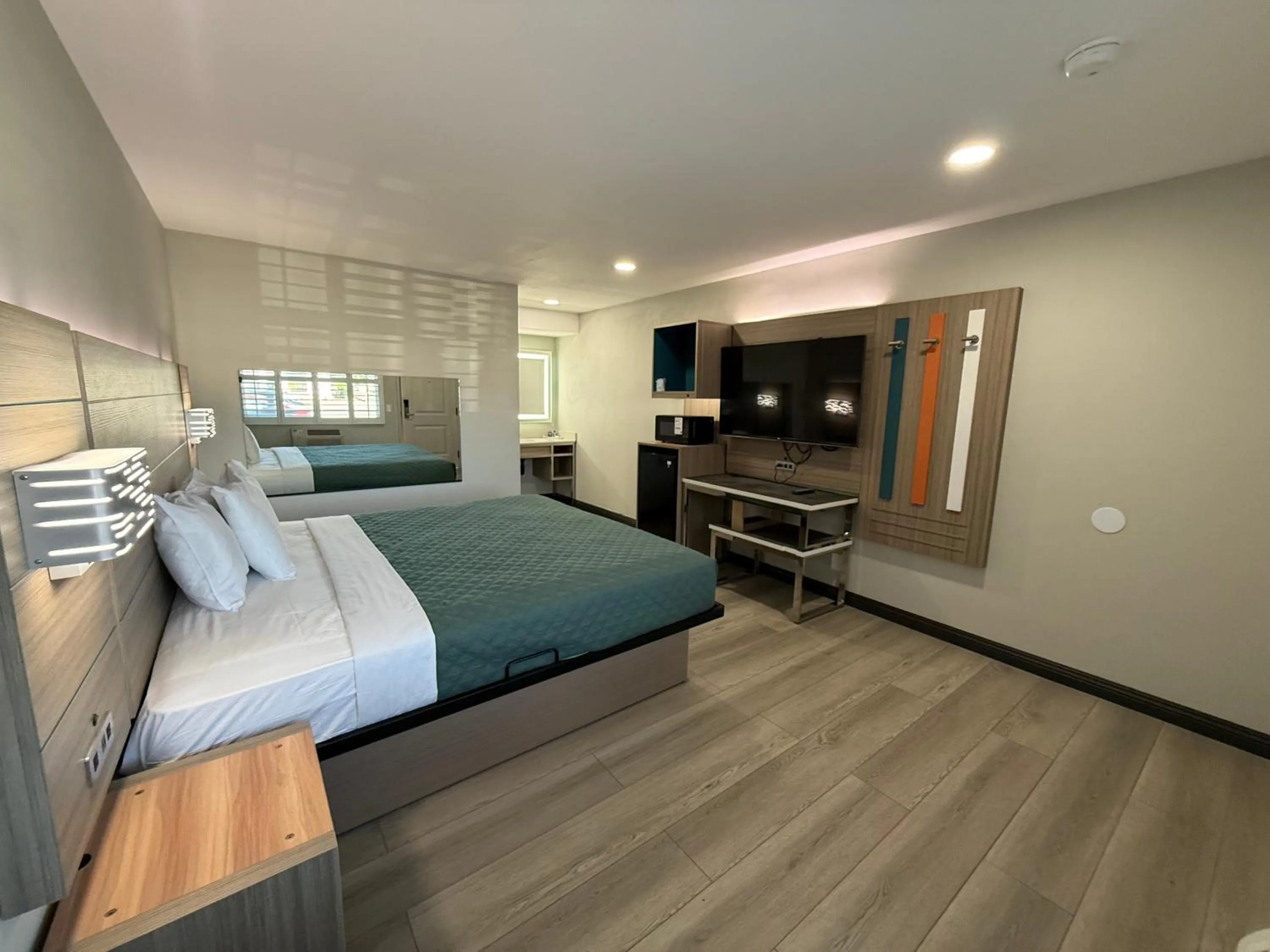 Bedroom, Bed in Rosemead Motel