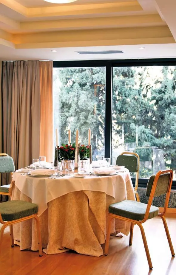 Restaurant/places to eat in The Park Hotel Piraeus