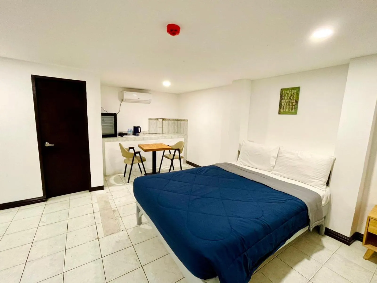 Bed in Bluewing Hotel Angeles powered by Cocotel