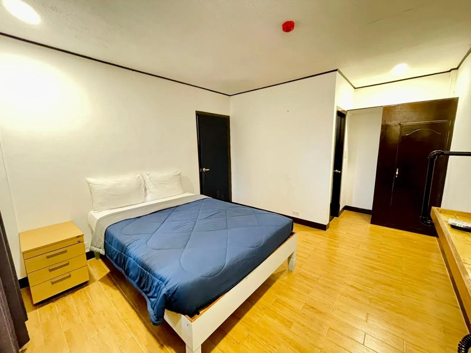 Bed in Bluewing Hotel Angeles powered by Cocotel