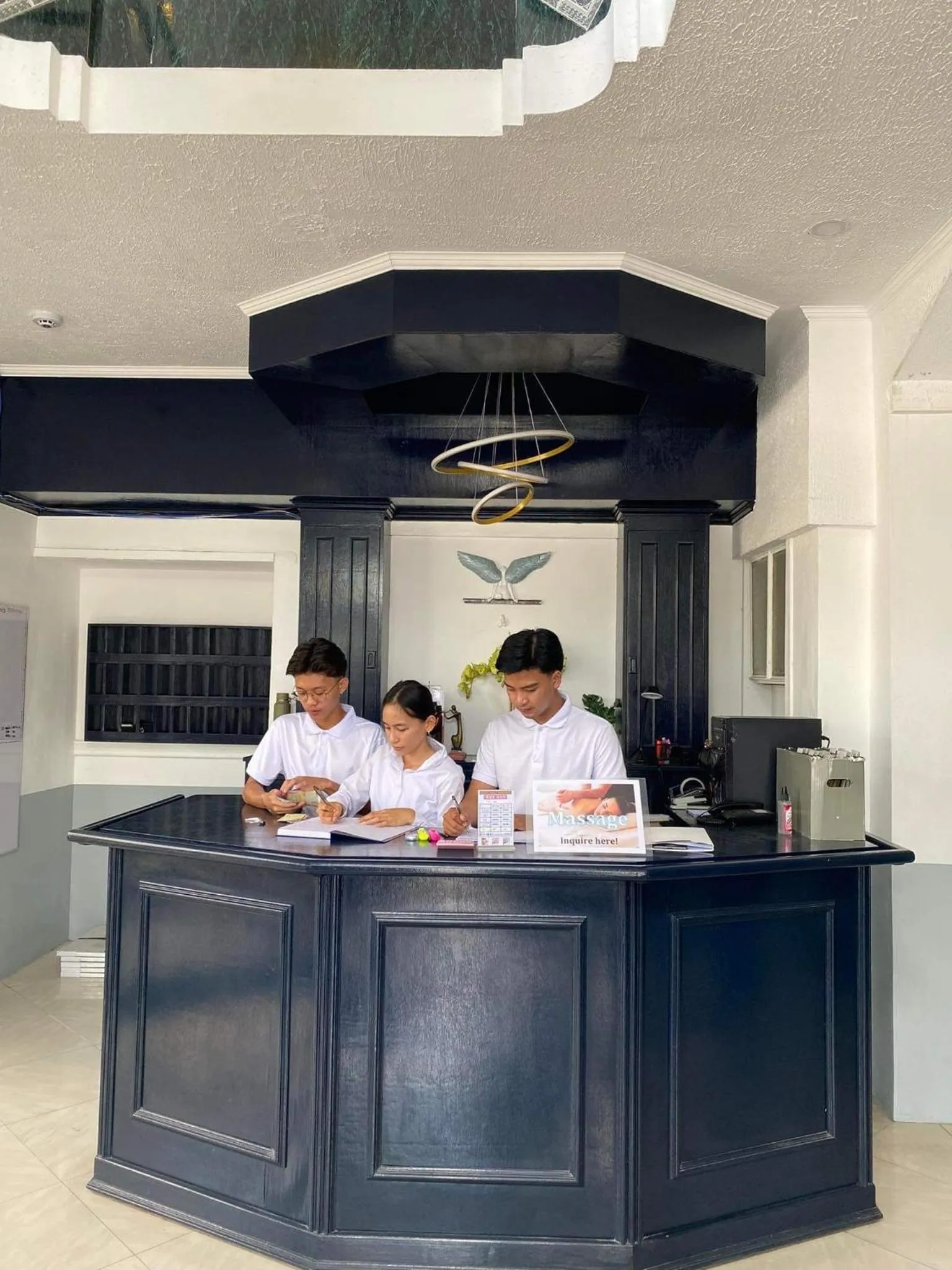 Staff in Bluewing Hotel Angeles powered by Cocotel