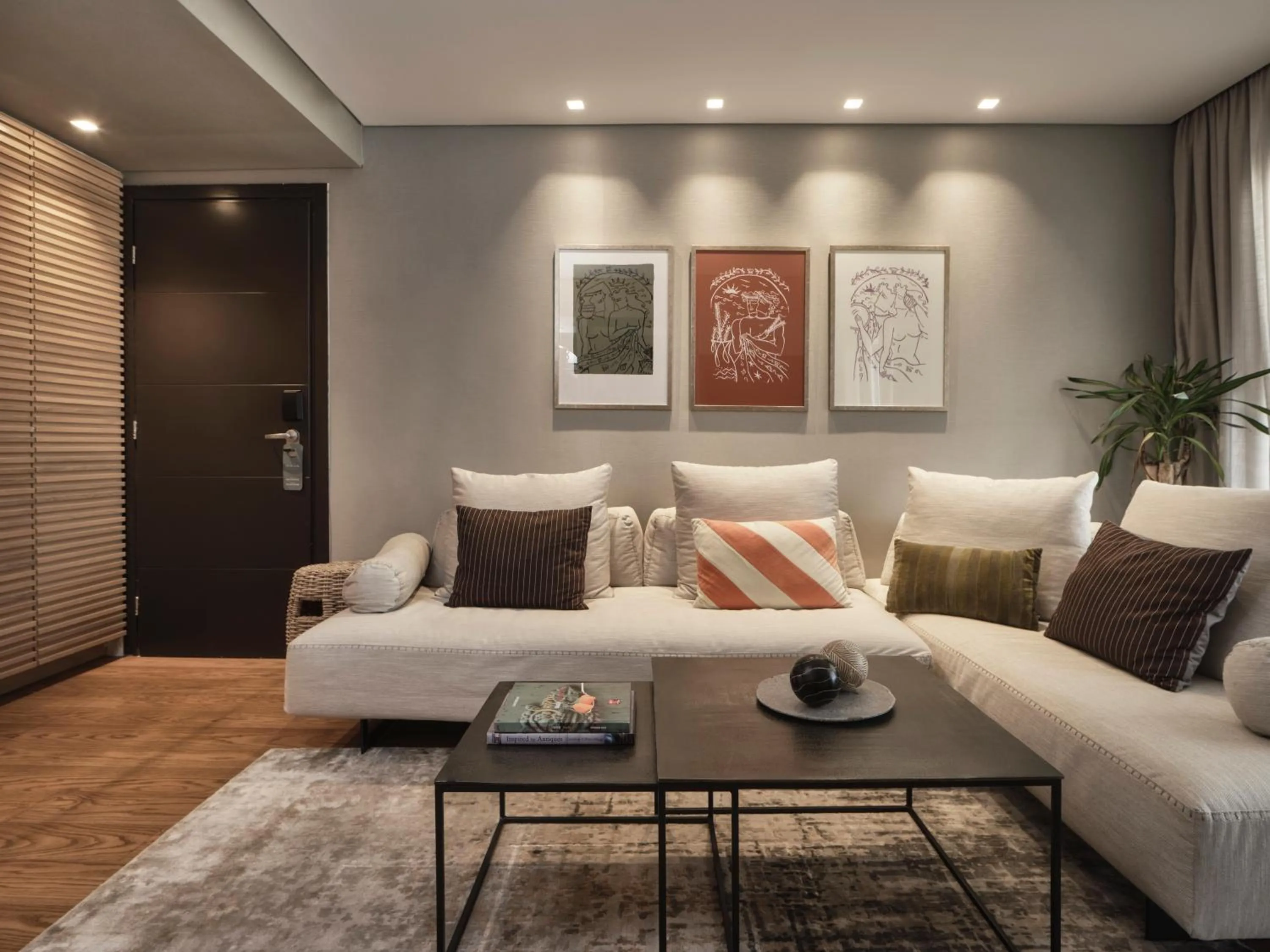 Living room in Sea View Cityscape Hotel