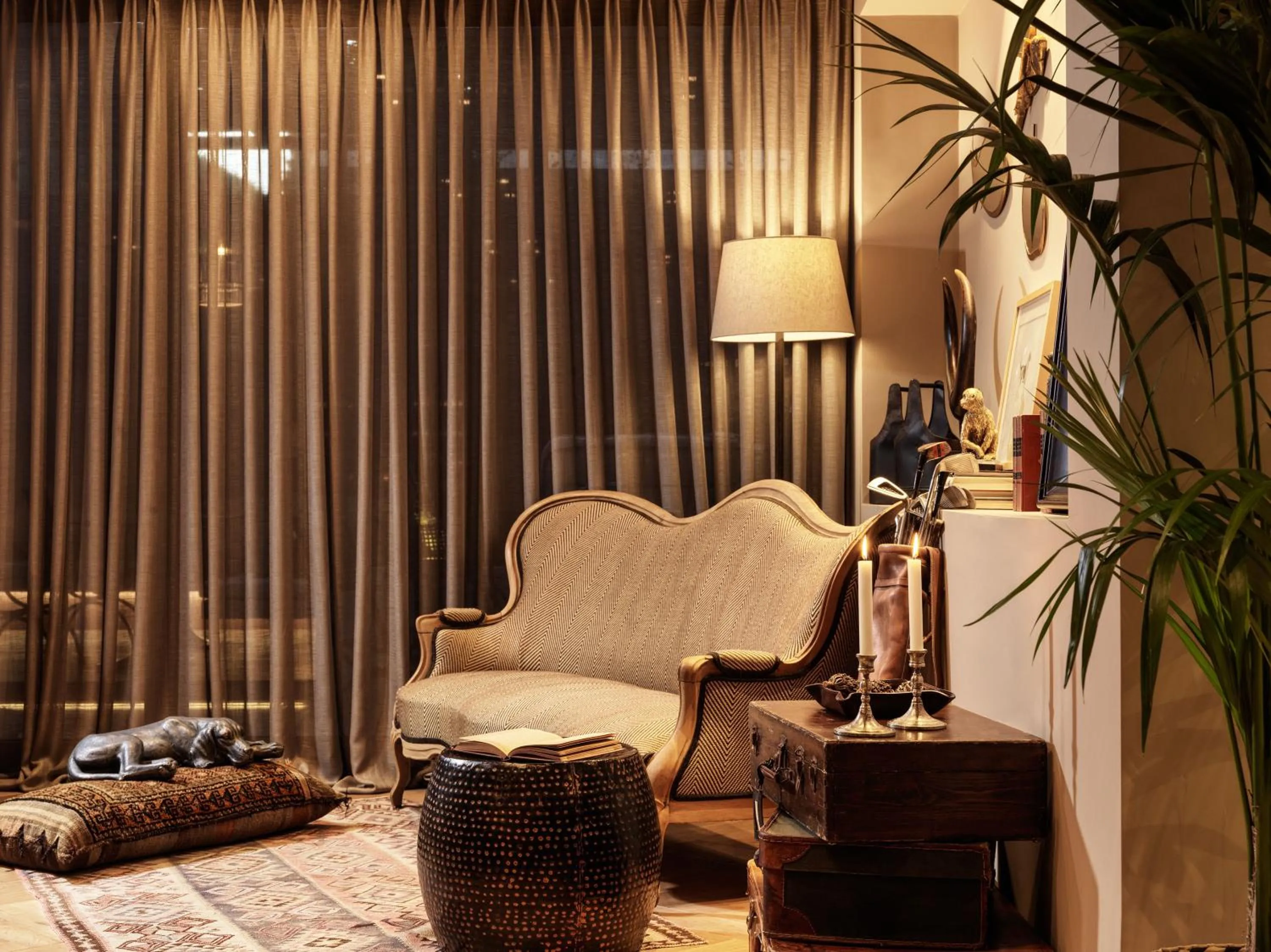 Living room in Sea View Cityscape Hotel